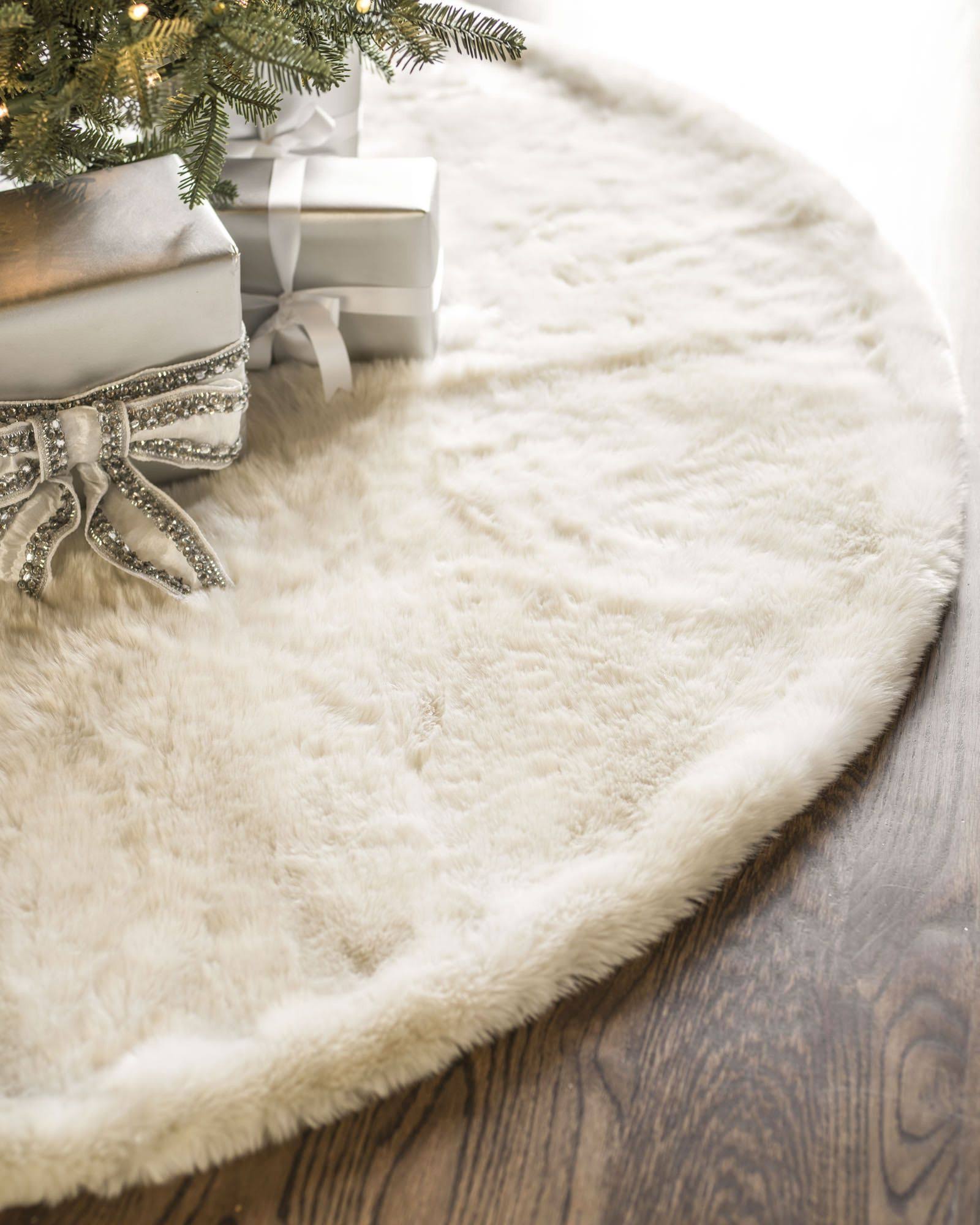 Balsam Hill Lodge Faux Fur Tree Skirt in Ivory