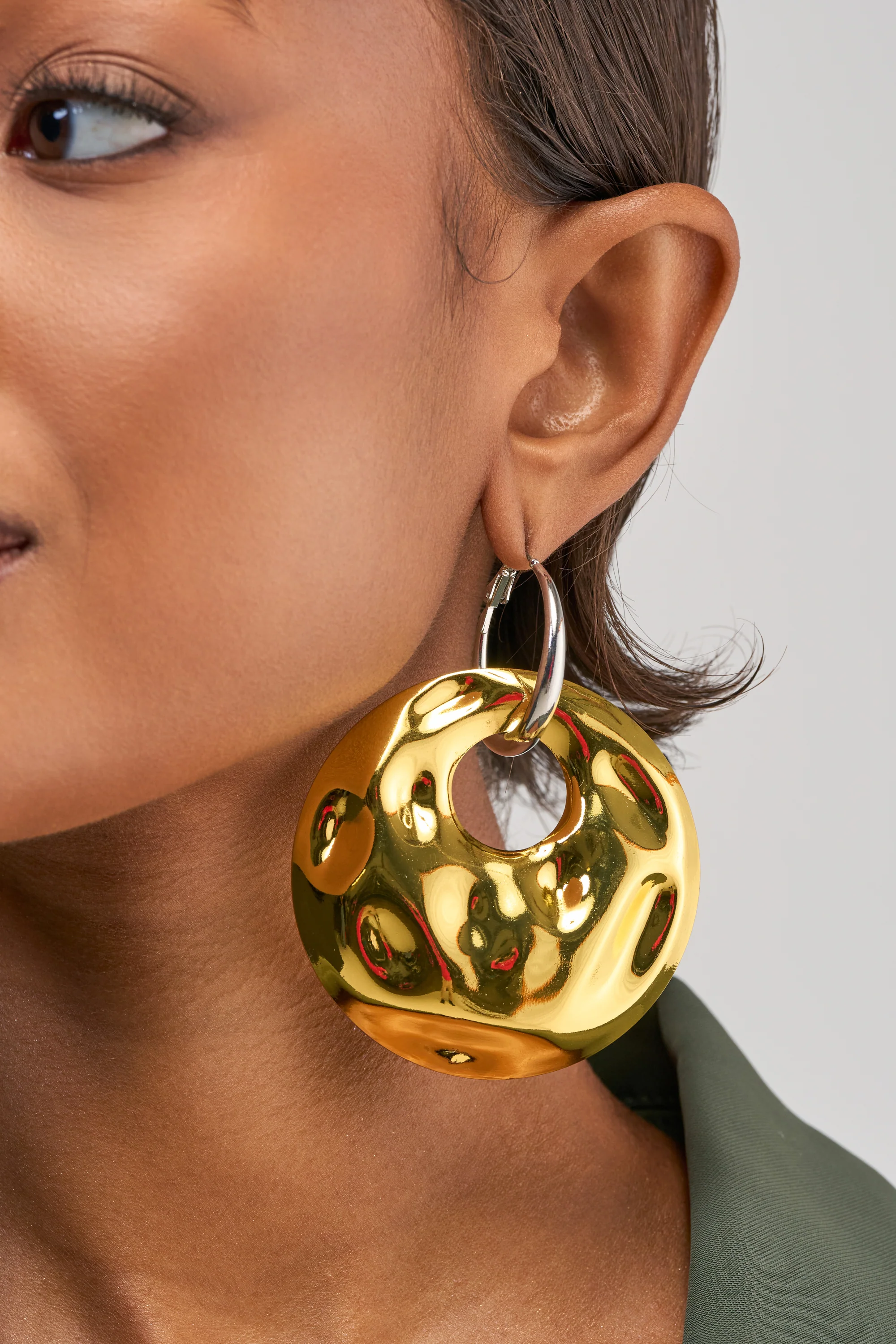 OVERSIZED 2-TONE STATEMENT EARRING - Akira Store