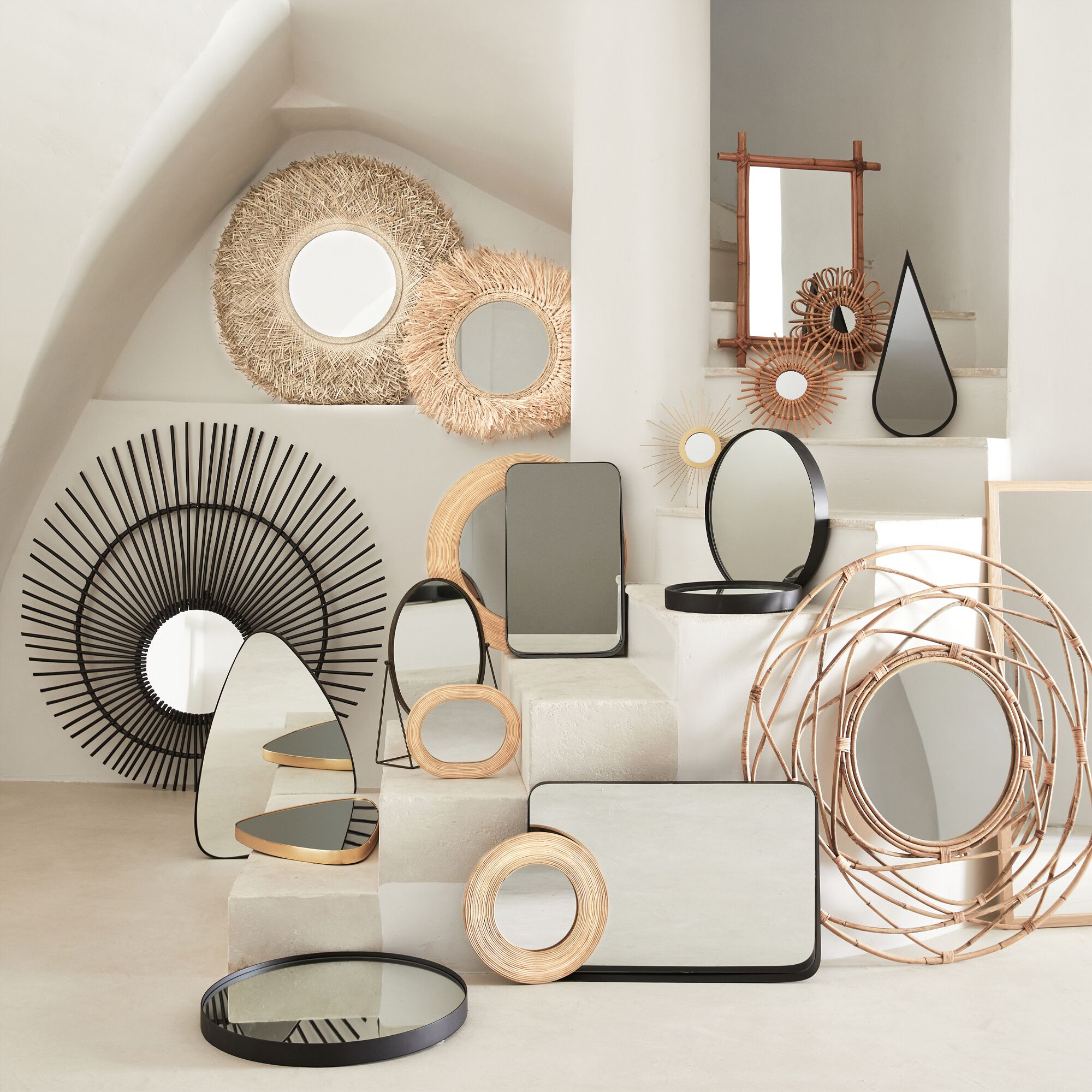 OUNDO - Miroir rond en bois noir D30cm