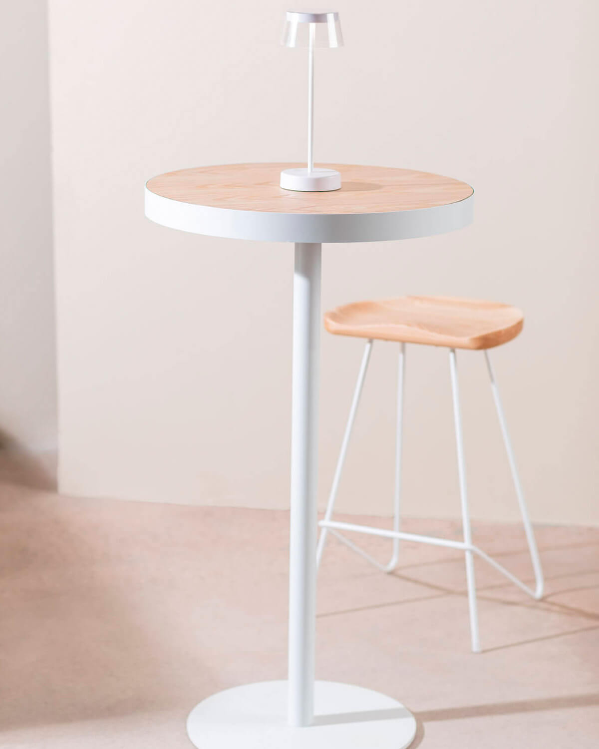 Set Zoar - Roses - Set de Mesa Alta Redonda (Ø60 cm) Zoar y 2 Taburetes de Metal y Madera Roses