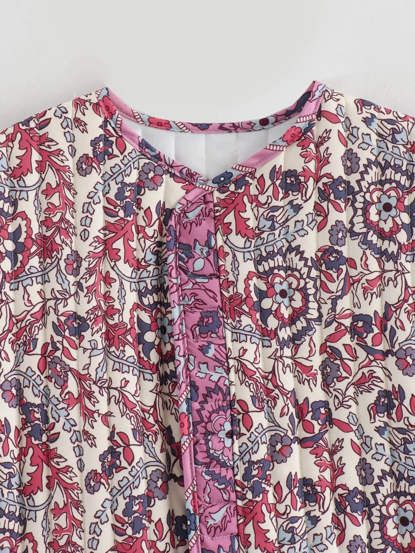 Sophie Paris I Gilet en coton matelassé avec motif brodé