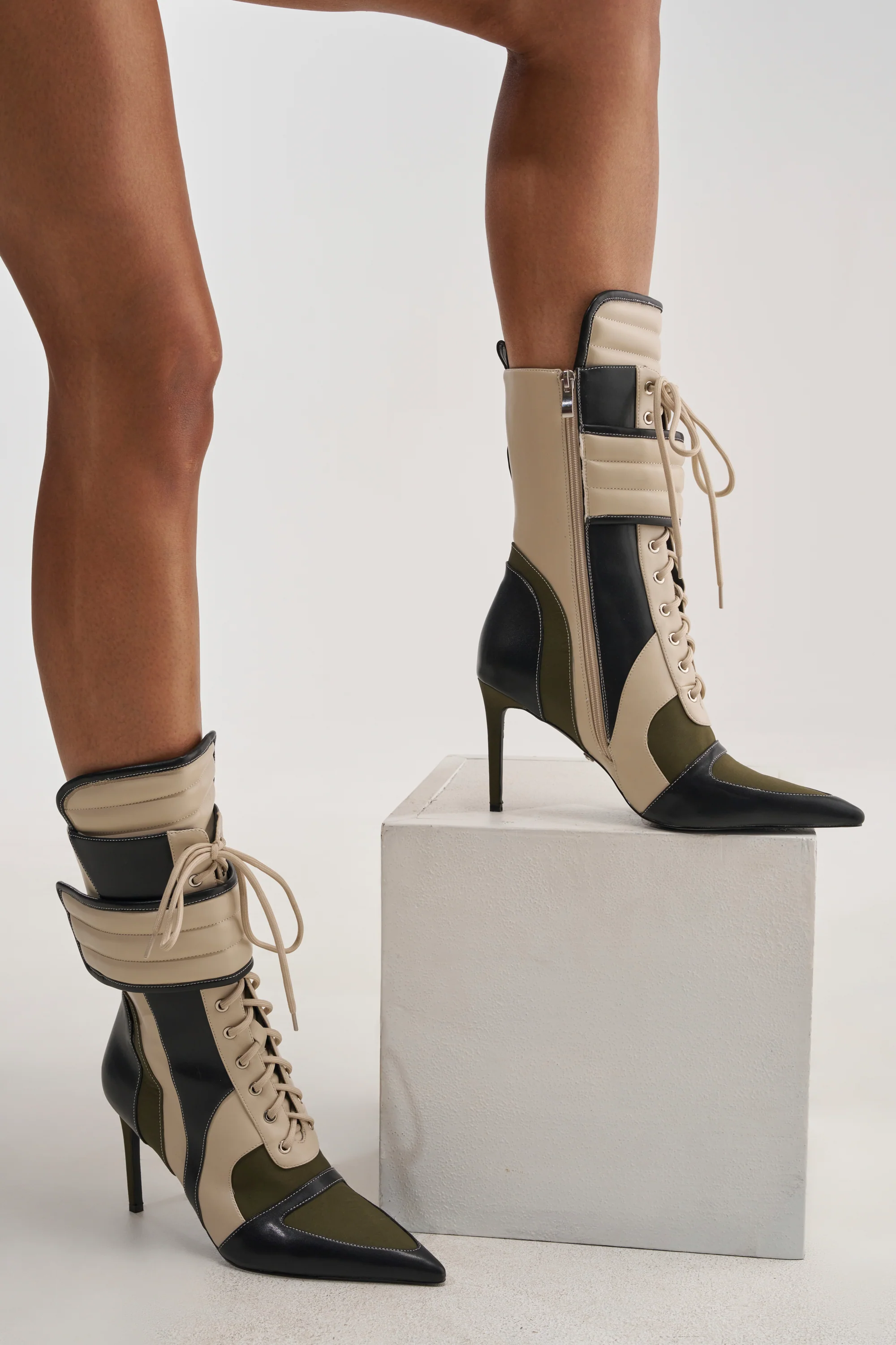 AZALEA WANG AMADA OLIVE COLORBLOCKED SPORTY BOOTIE - Akira Store