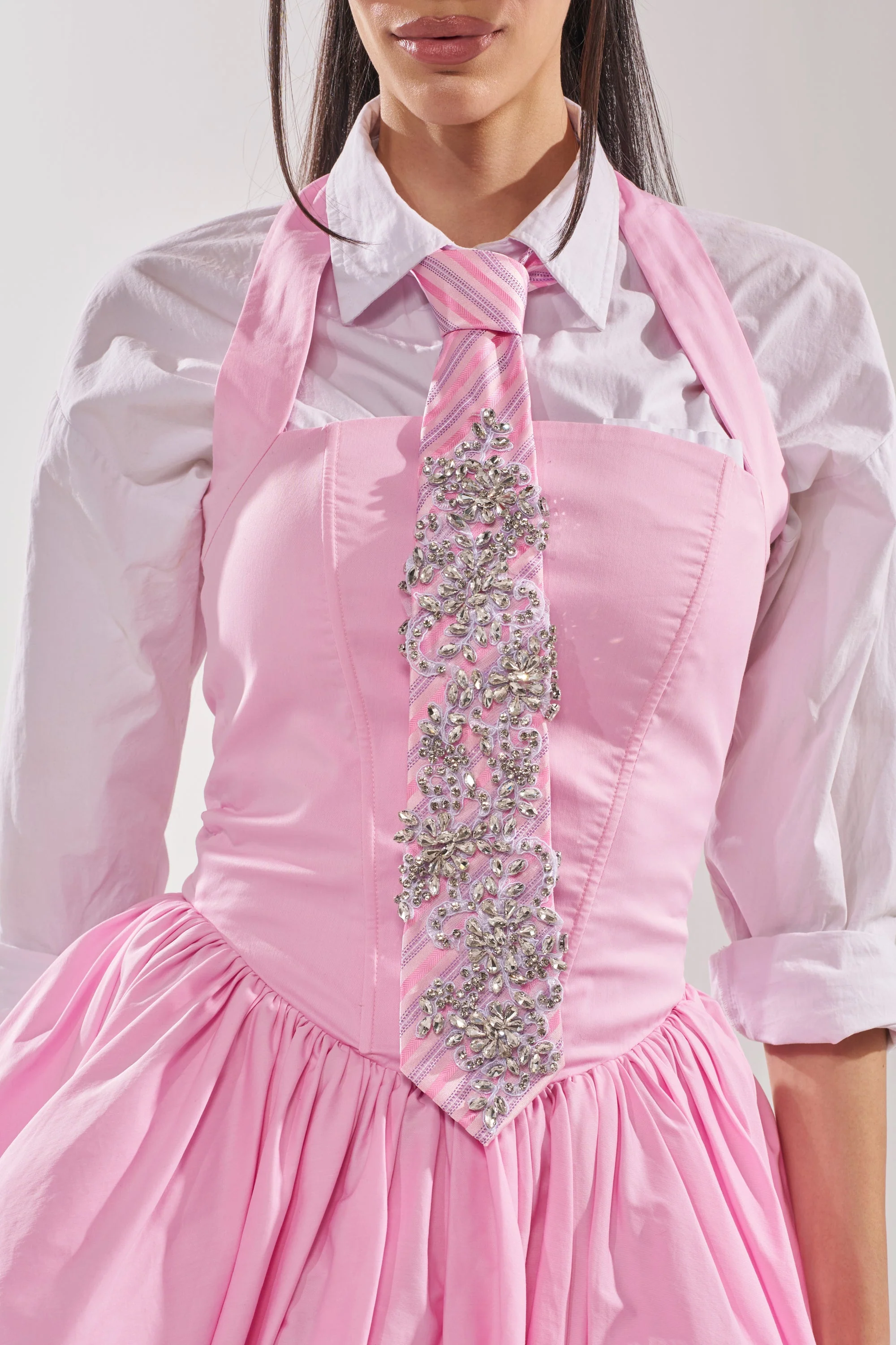 FEMME APPLIQUE TIE - Akira Store