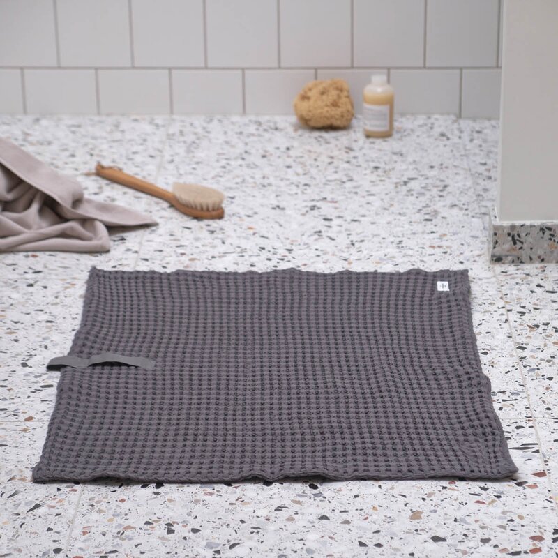 Big Waffle badematte 80x55 cm mørkegrå