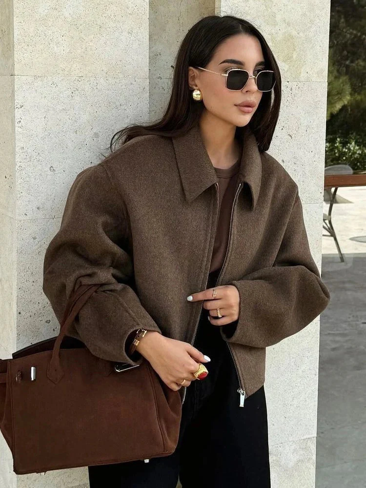 Manteau zippé en laine marron douillet pour les superpositions d'automne