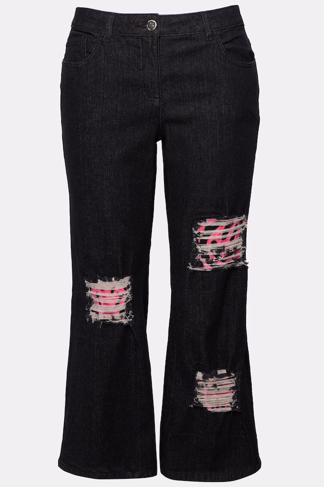 Jeans with wide legs and distressed details
