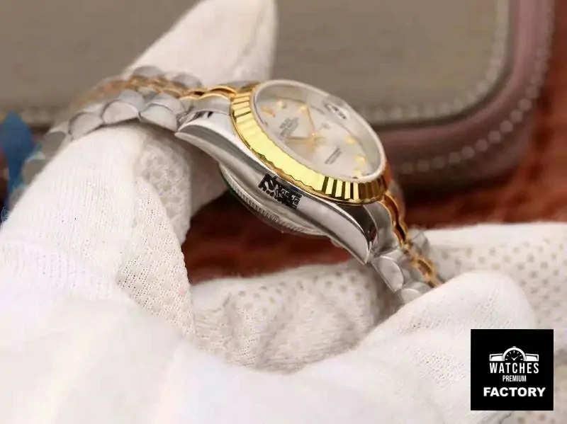 Rolex Lady Datejust 18K Gold 28MM Silver Dial