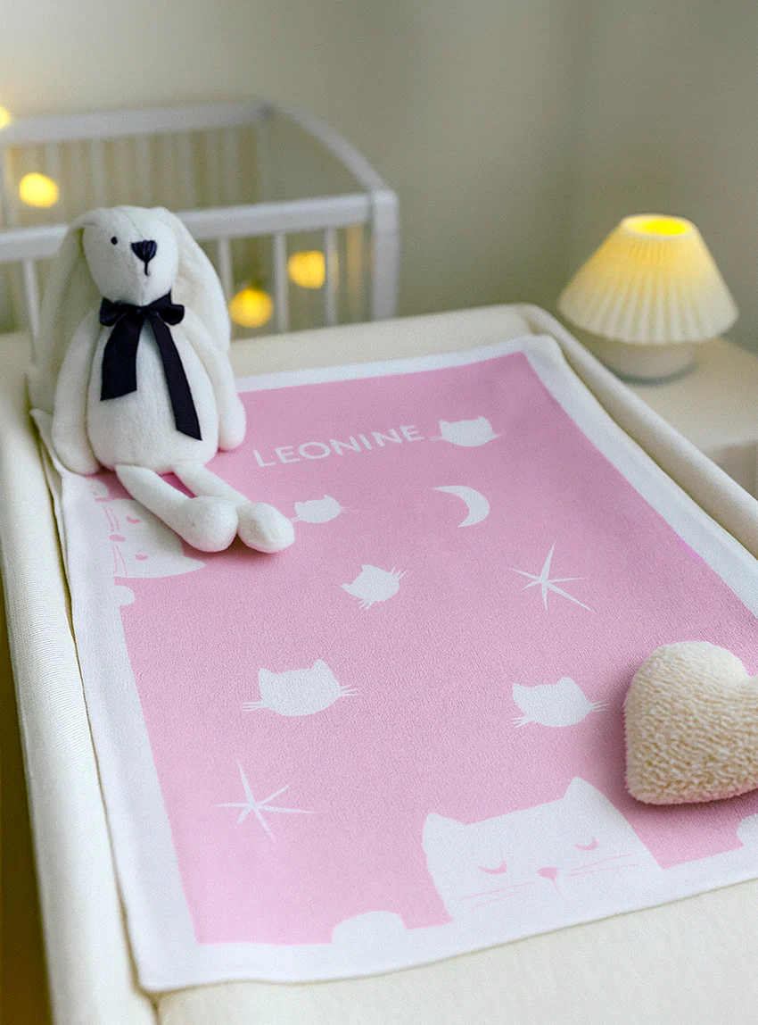Plaid bébé motif chats en laine rose