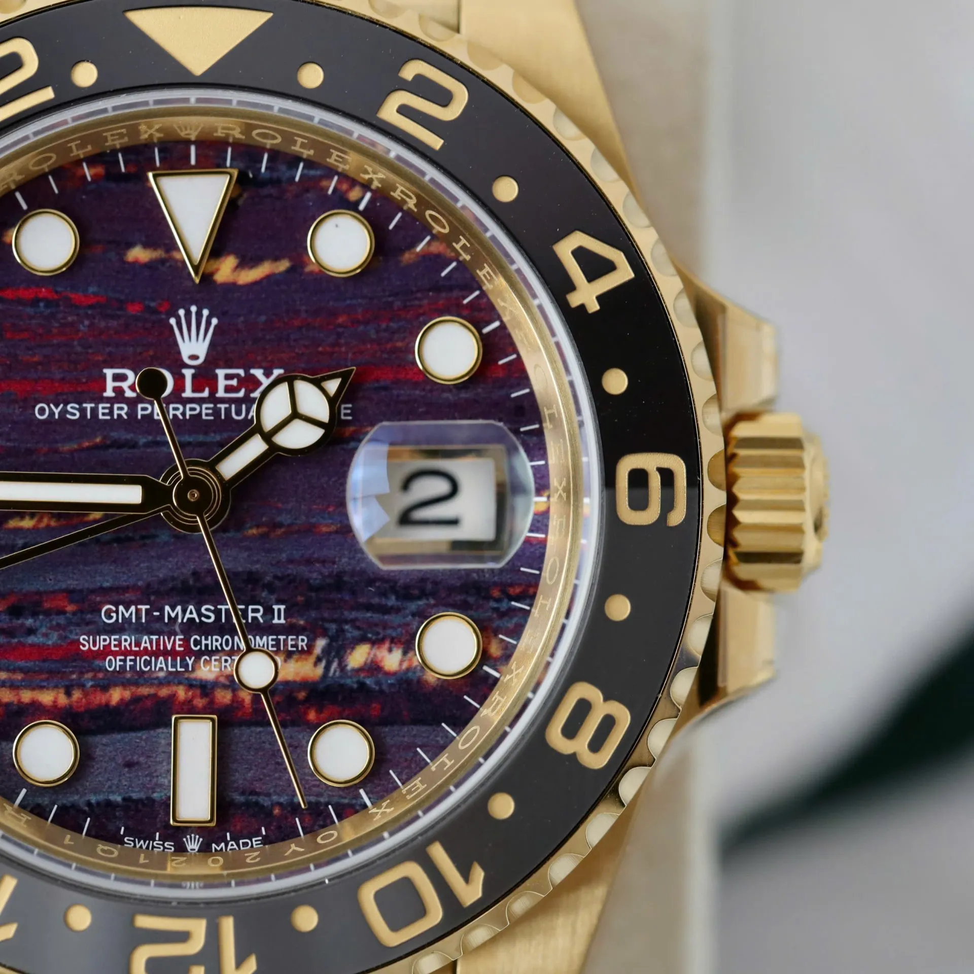 Superclone Rolex GMT-Master II 40 mm 126718GRNR Tiger Iron Dial