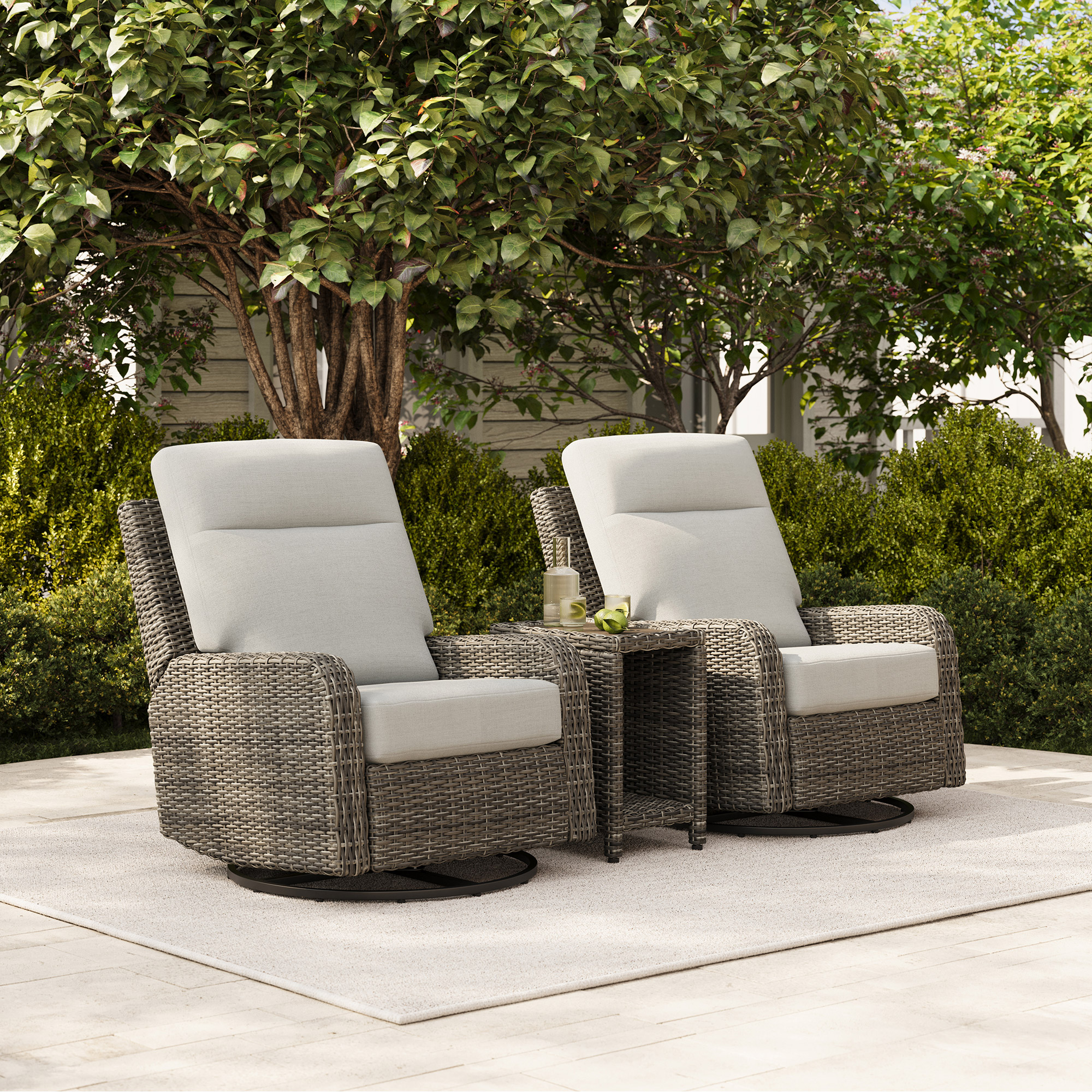 Thomasville Elko 3 - Piece Outdoor Swivel Glider Recliner Set