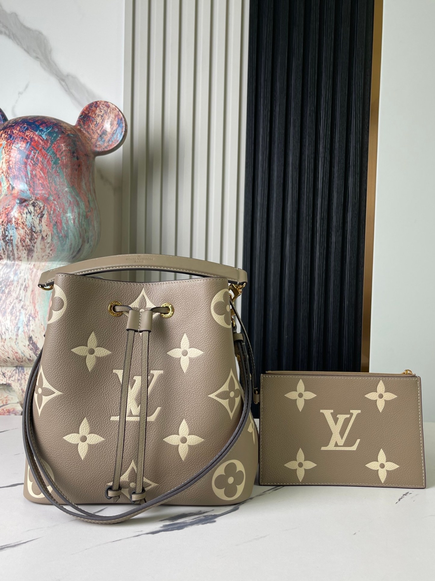 LOUIS Monogram Empreinte NeoNoe bag size : 26.0 x 26.0 x 17.5cm