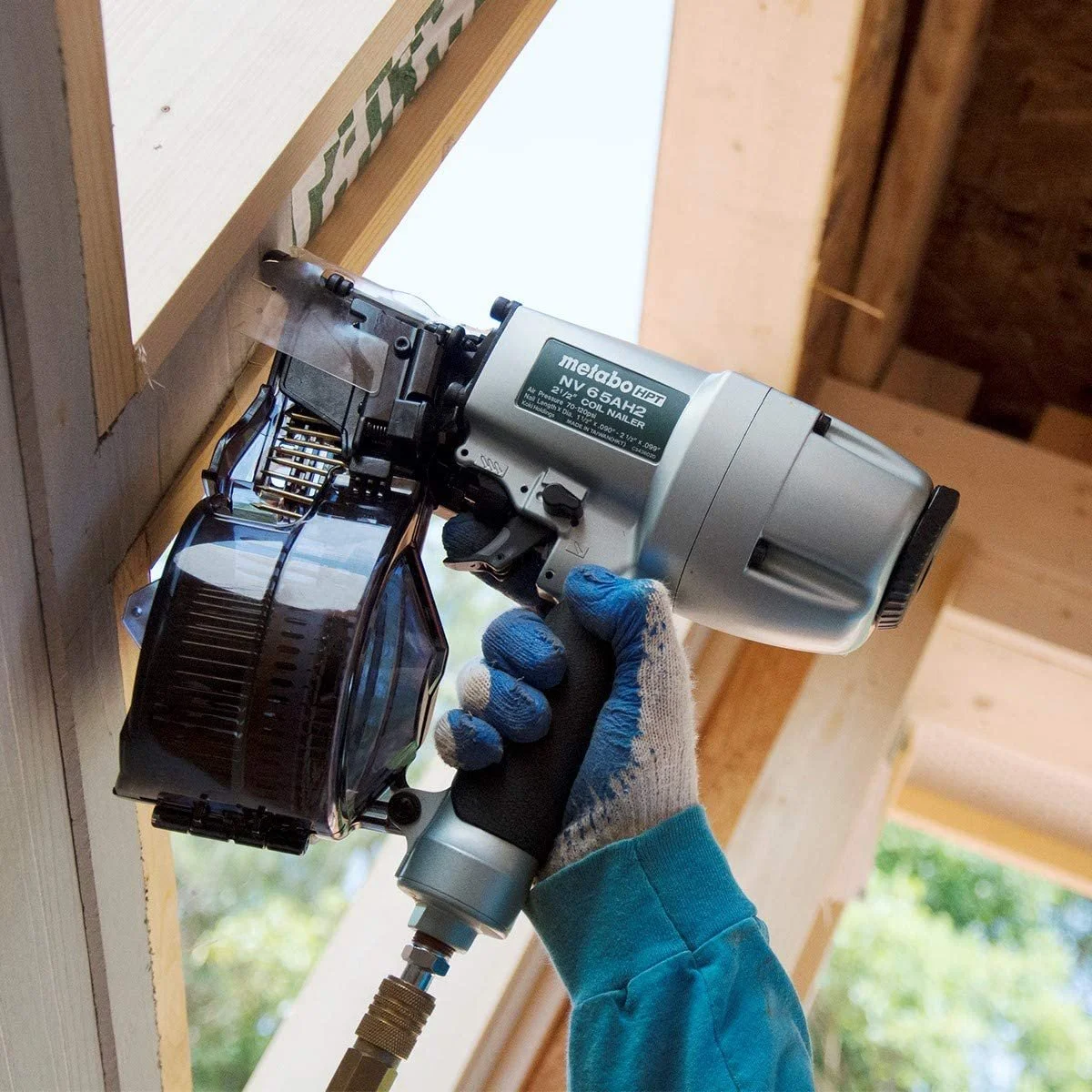 Coil Siding Nailer, 1-1/2 inch to 2-1/2 inch Siding Nails, Side load, Tilt Bottom Magazine NV65AH2 - Image 3