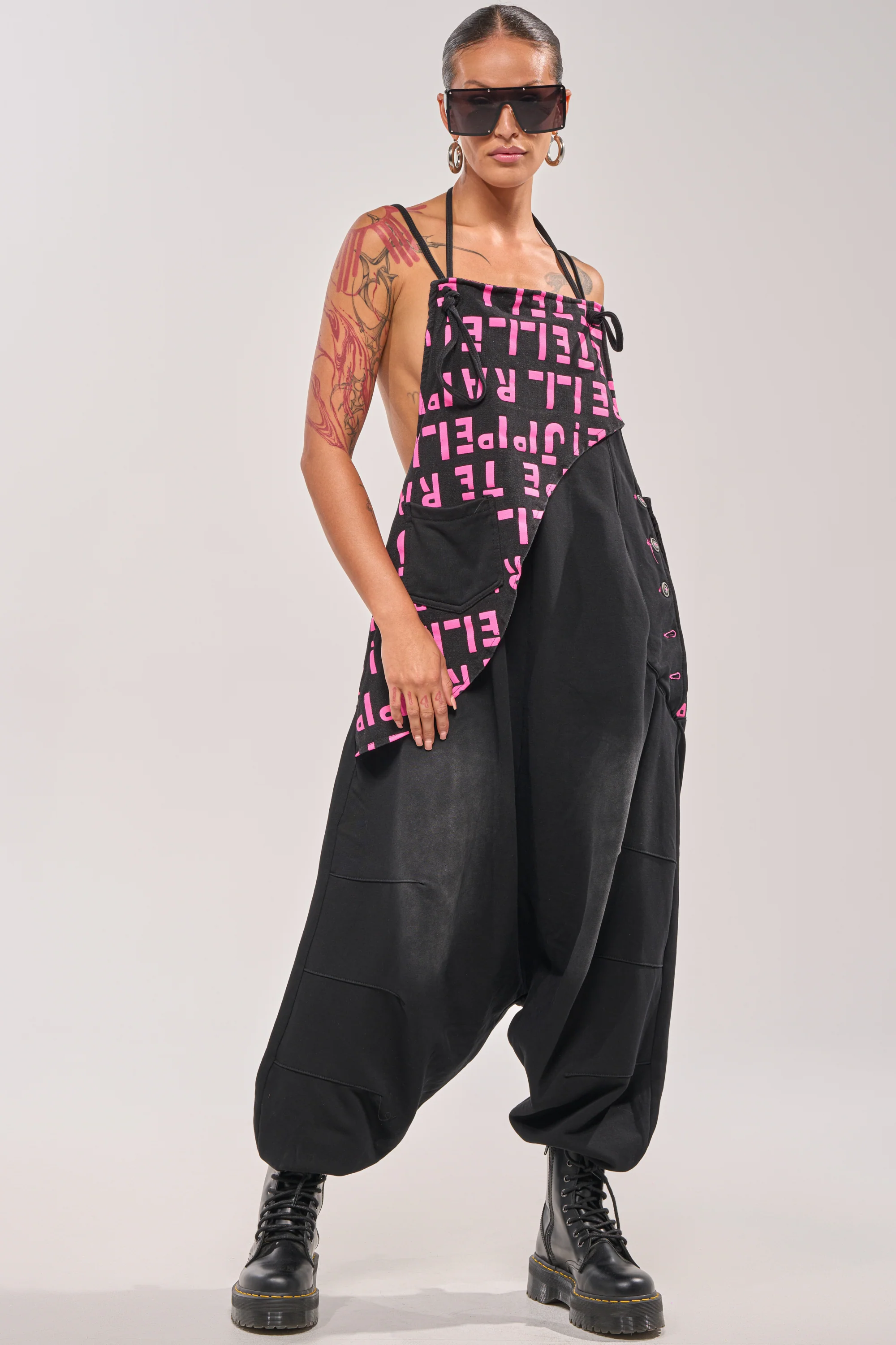 WITH EASE GRAPHIC JUMPSUIT IN BLACK - Akira Store
