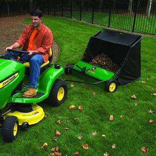 Balayeuse à gazon tractée John Deere 42″, capacité de 24 pi³, brosses réglables