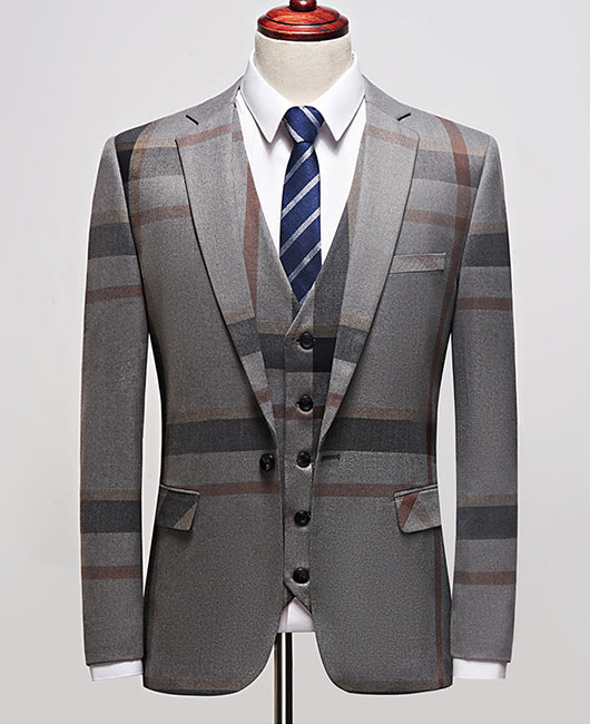 Ensemble 3 pièces : blazer à carreaux, gilet et pantalon.