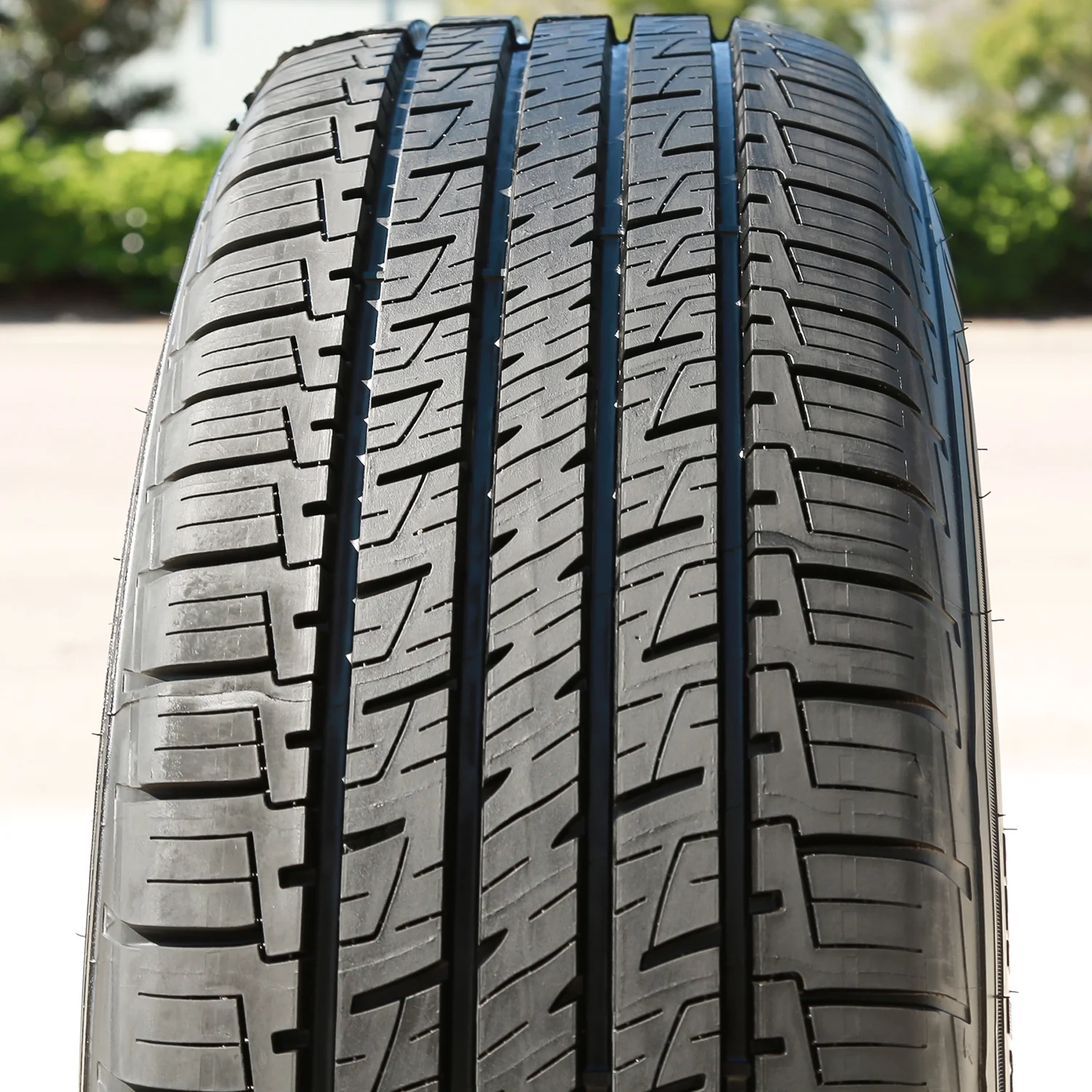 Set of 4 Goodyear Assurance Maxlife 235/55R17 99H a/S All-Season Tires