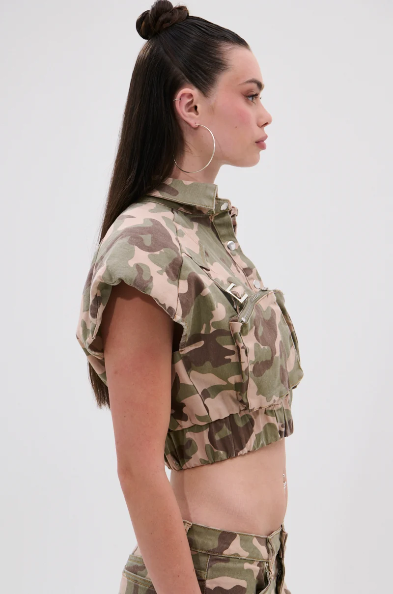 TAKE ME DOWN CAMO BUTTON DOWN - Akira Store