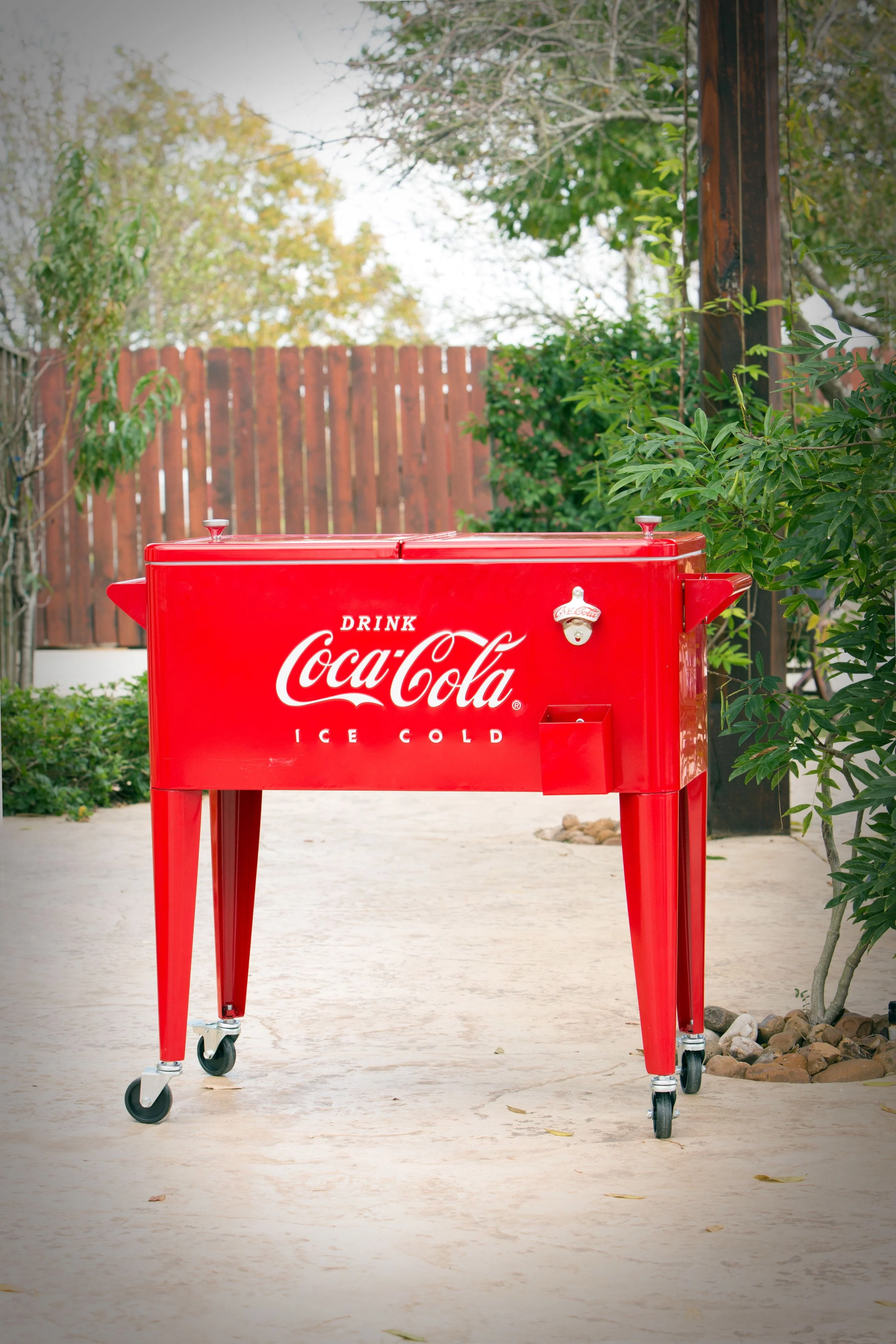 Leigh Country CP 98121 Coca Cola Metal 80 Qt Outdoor Patio Cooler Red Image 6