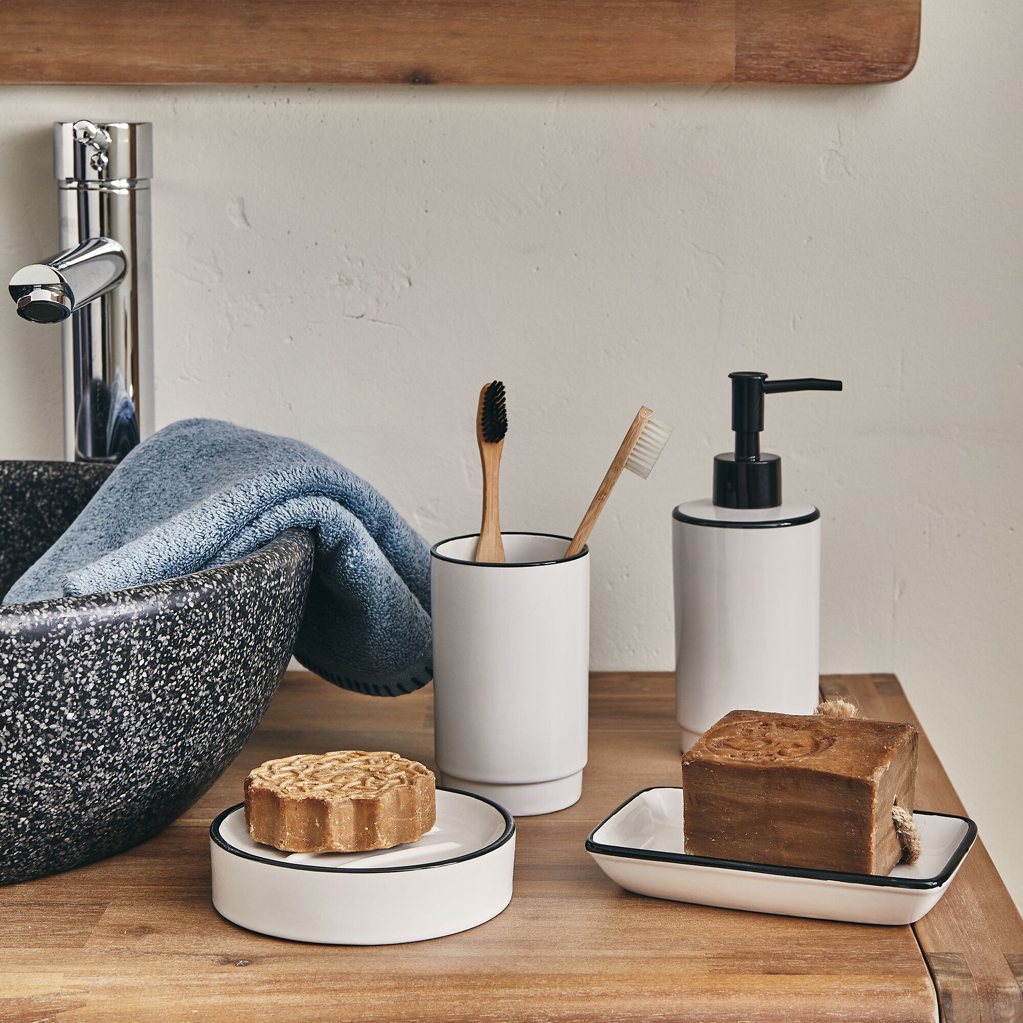 DIVI - Porte brosse à dent en grès - blanc H11,4cm