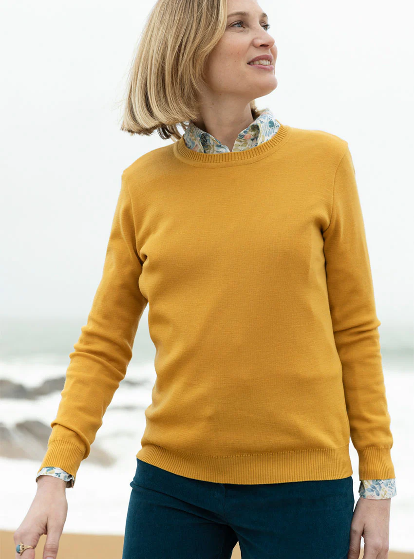Pull femme en laine mérinos col rond jaune doré