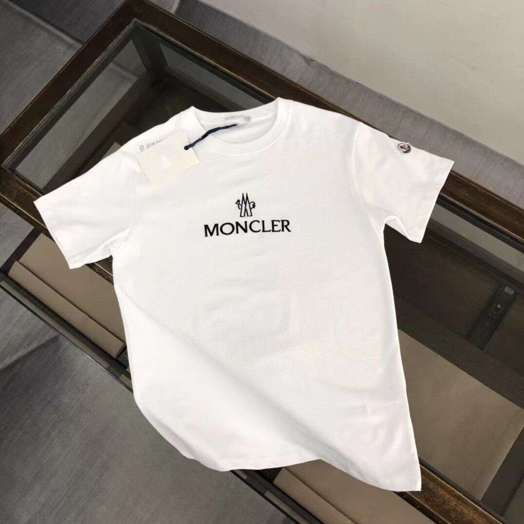 【Moncler 】（モンクレール）男女兼用、ご好評に付き再入荷！半袖Tシャツ