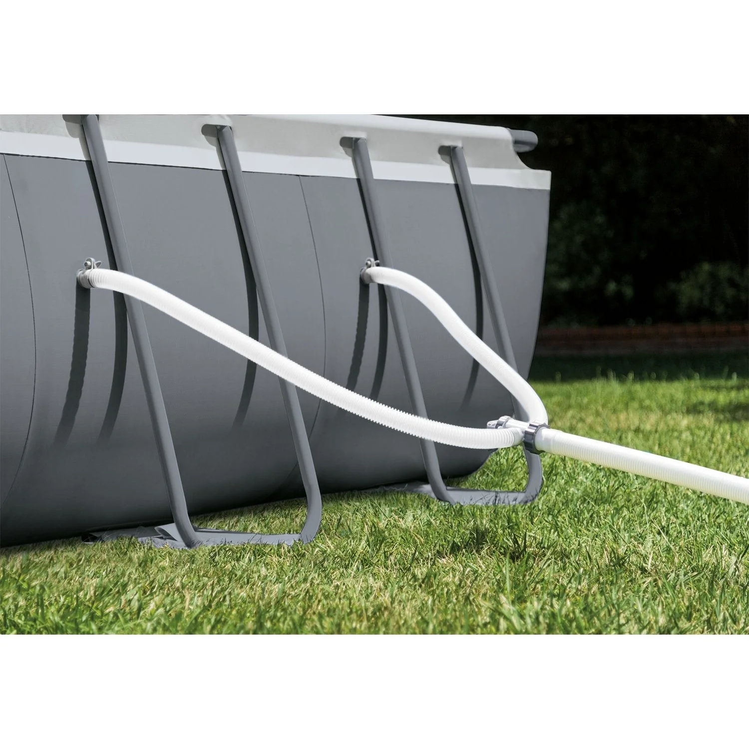 Piscine rectangulaire Ultra XTR Frame de 32 pi x 16 pi x 52 po avec pompe