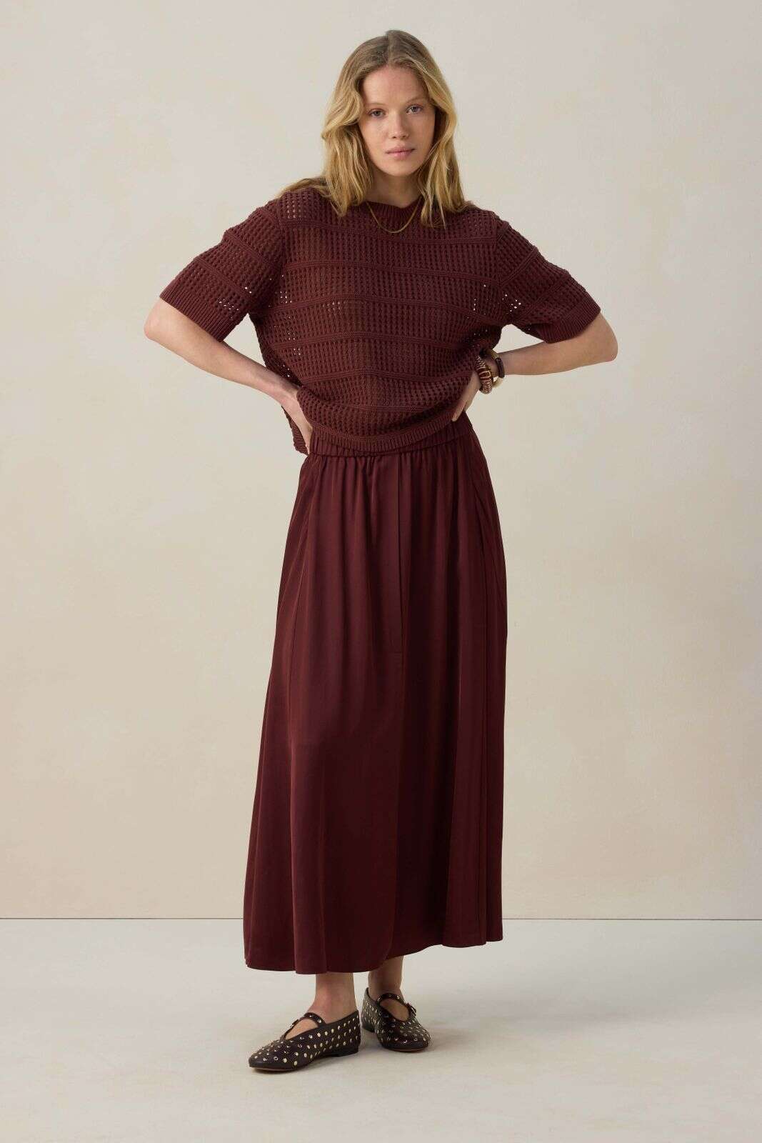 Donkerrode gebreide trui met korte mouwen