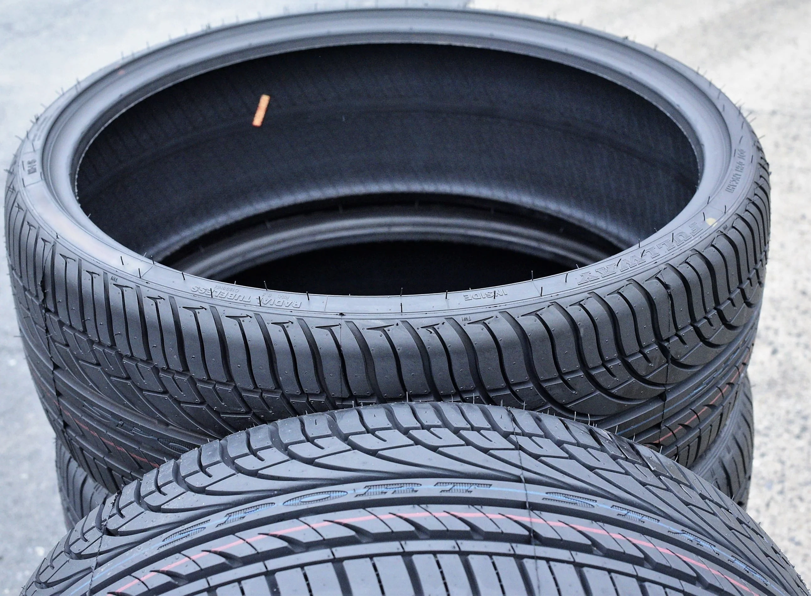 Fullway HP108 305/35R24 112V XL AS A/S Performance Tire Image 7