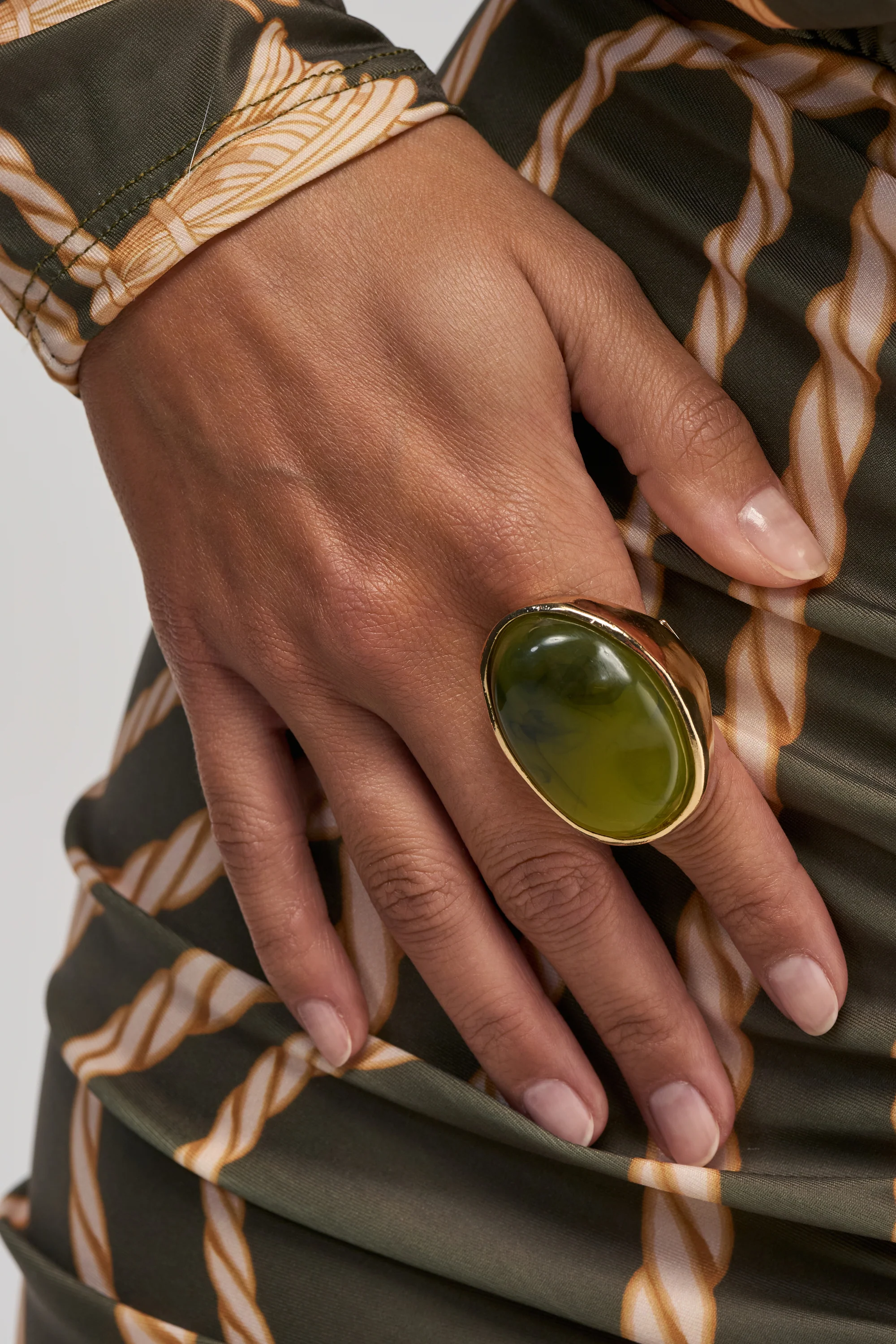VACATION NIGHTS GREEN STONE RING - Akira Store