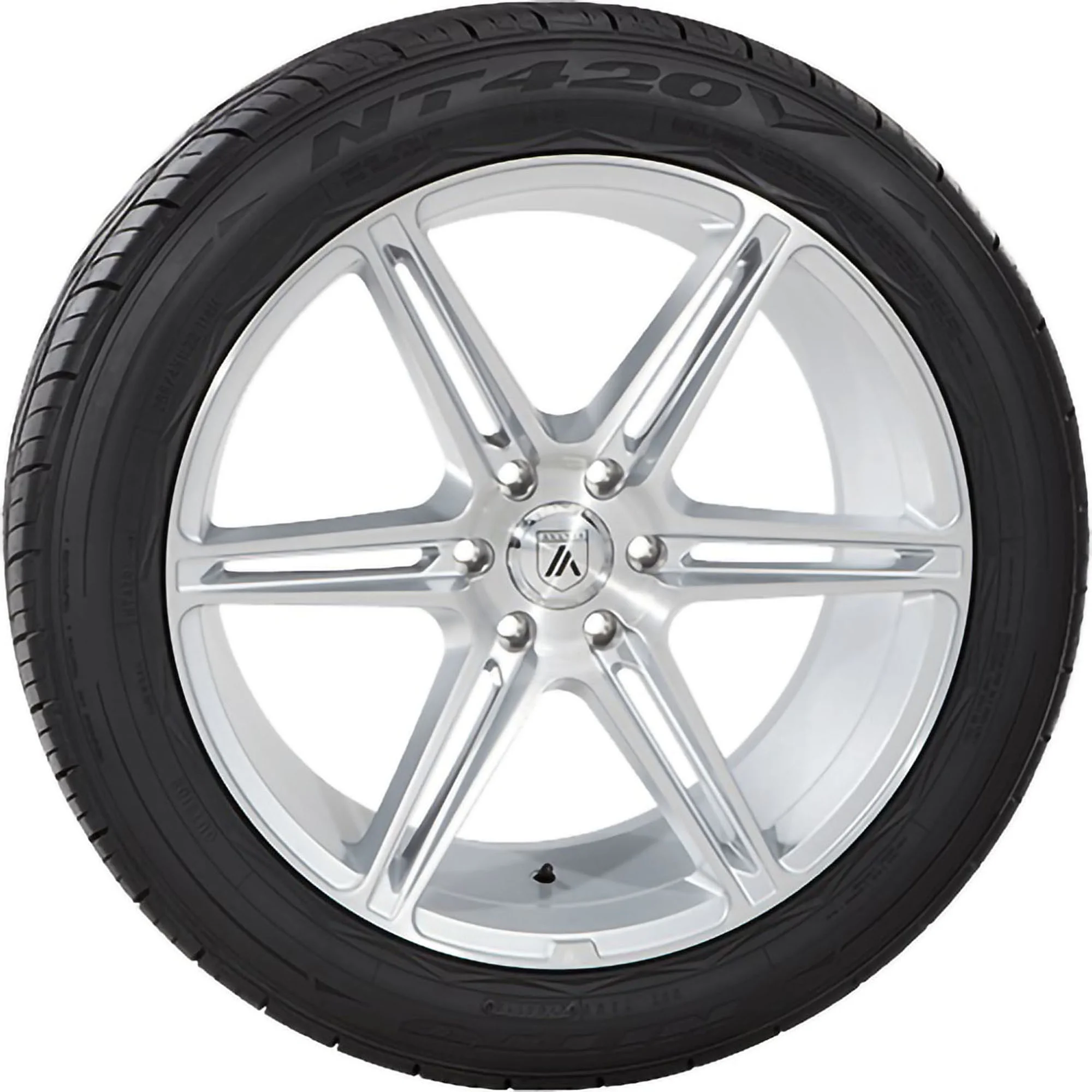 Nitto NT420V All-Season 265/40R22 106V XL Light Truck Tire