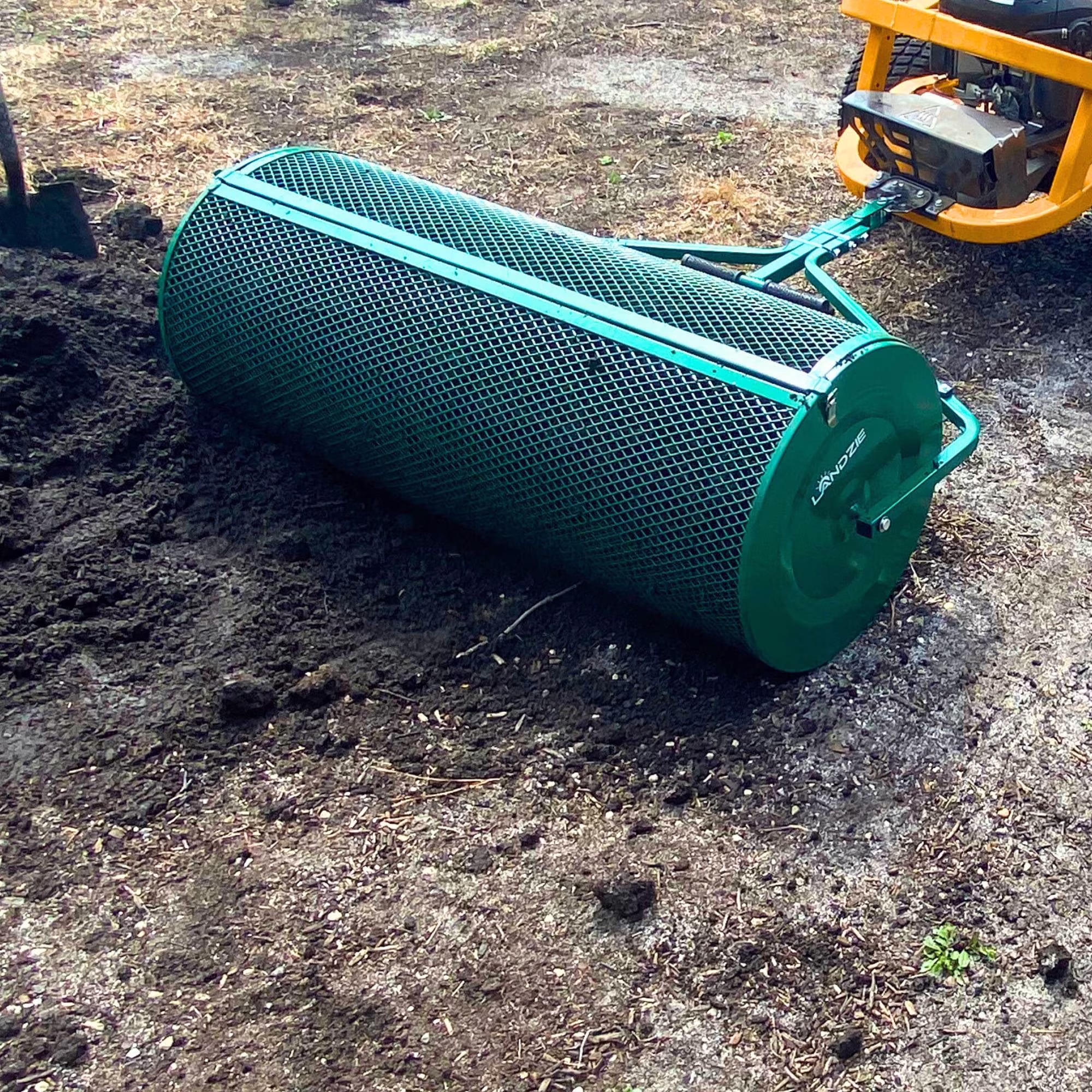 Landzie Compost Spreader 24 Inch Walk-Behind Lawn & Garden Spreader with Metal Mesh Basket
