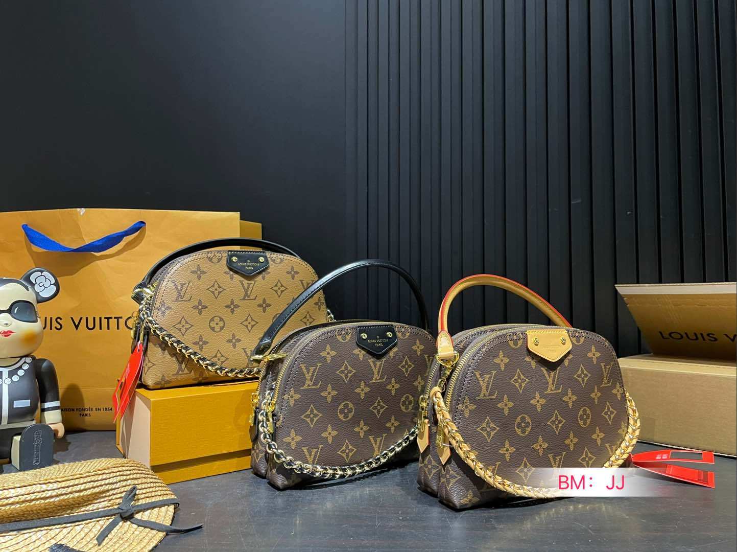 Louis new arrival bb bag size: 24*15 cm
