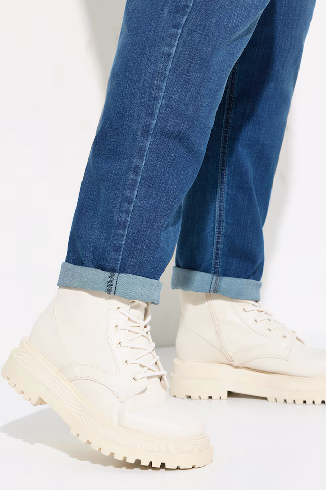 Rivet Detail Mom Jeans