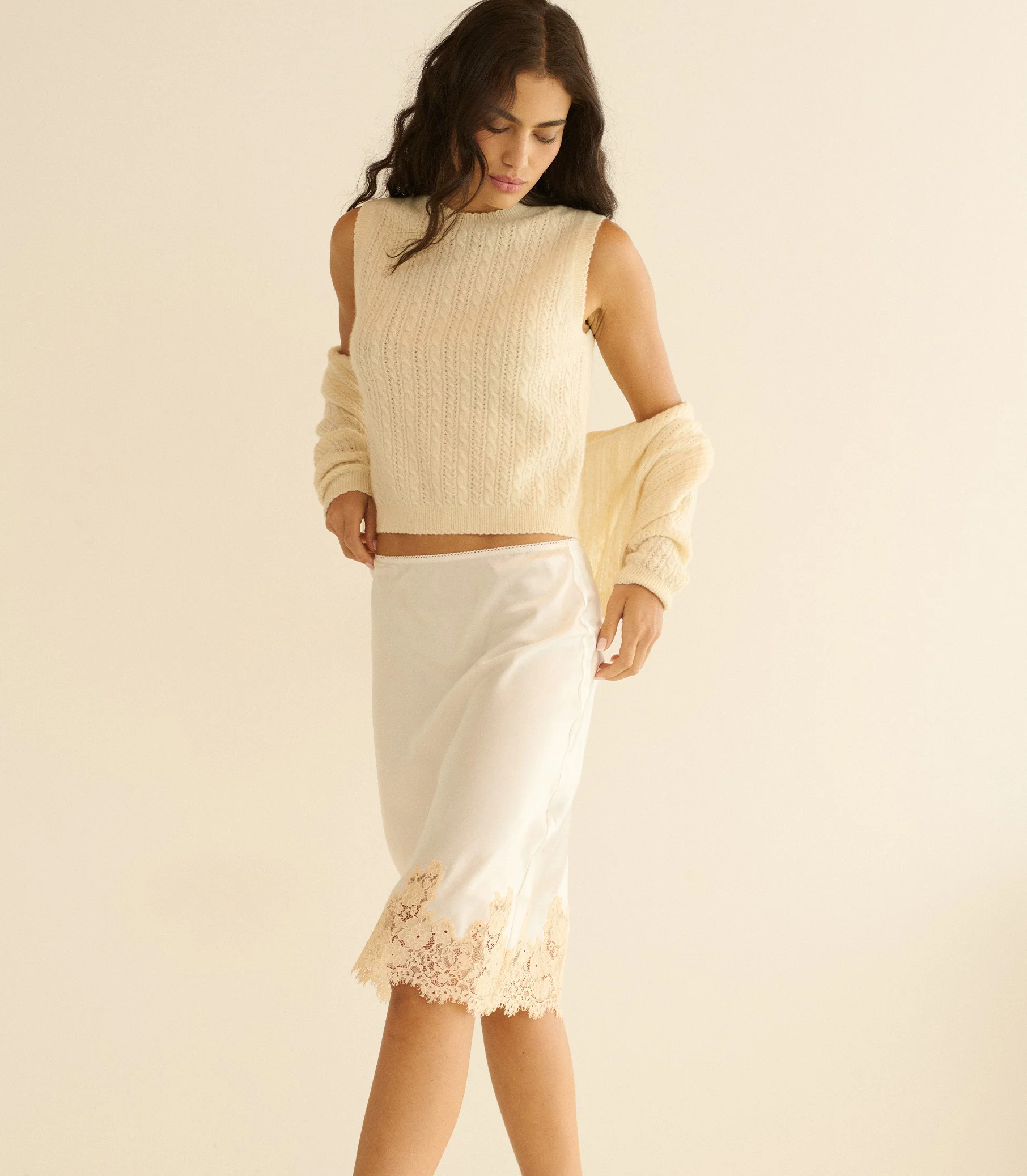LOUDEN CASHMERE CABLE TOP -- DOGWOOD