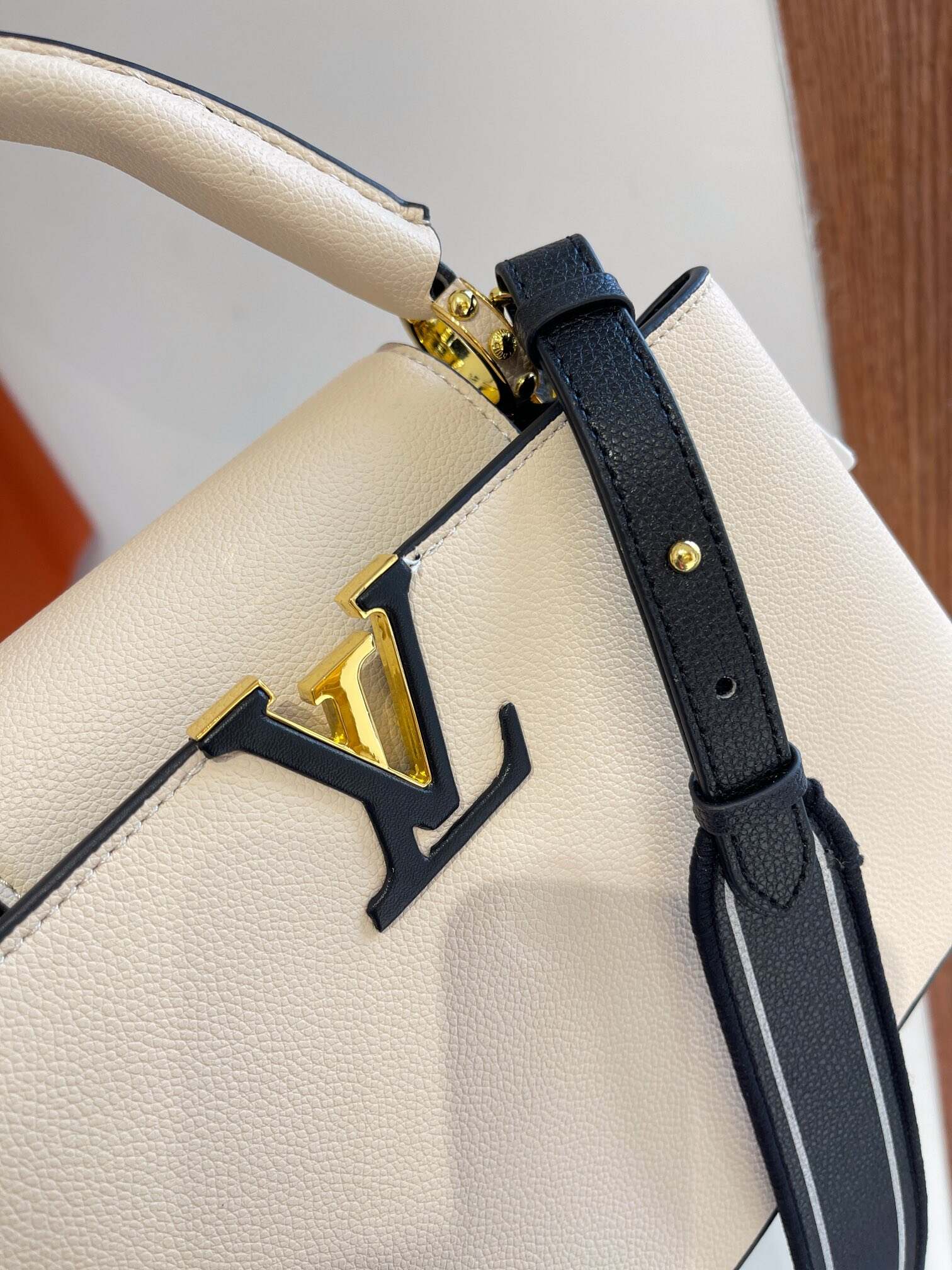 【入手困難★完売前に】LOUIS VUITTON Capucines貴婦人バッグ