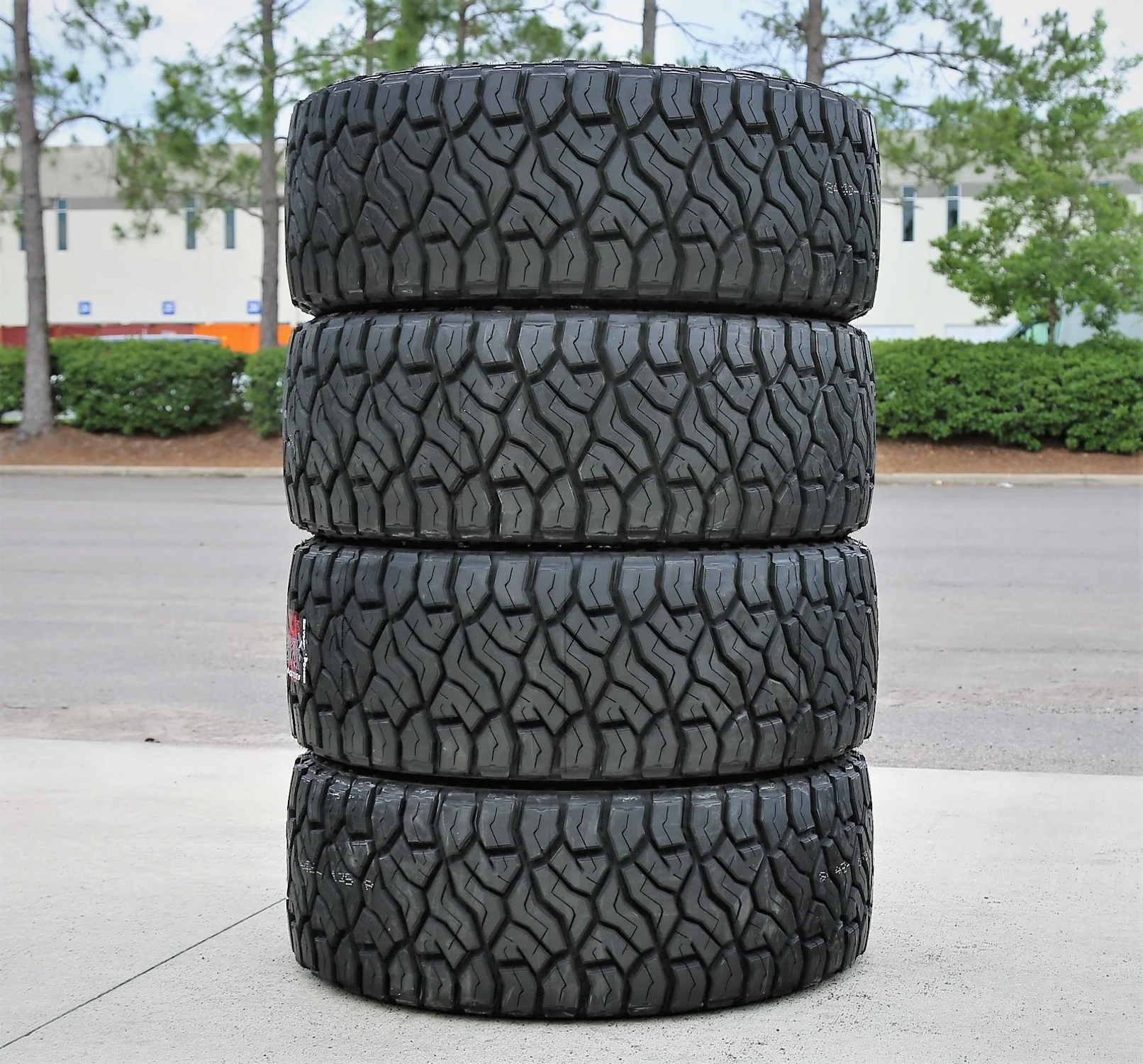 Venom Power Terra Hunter R/T+ 33X12.50R17 120Q E 10 Ply Rugged Terrain Light Truck Tire