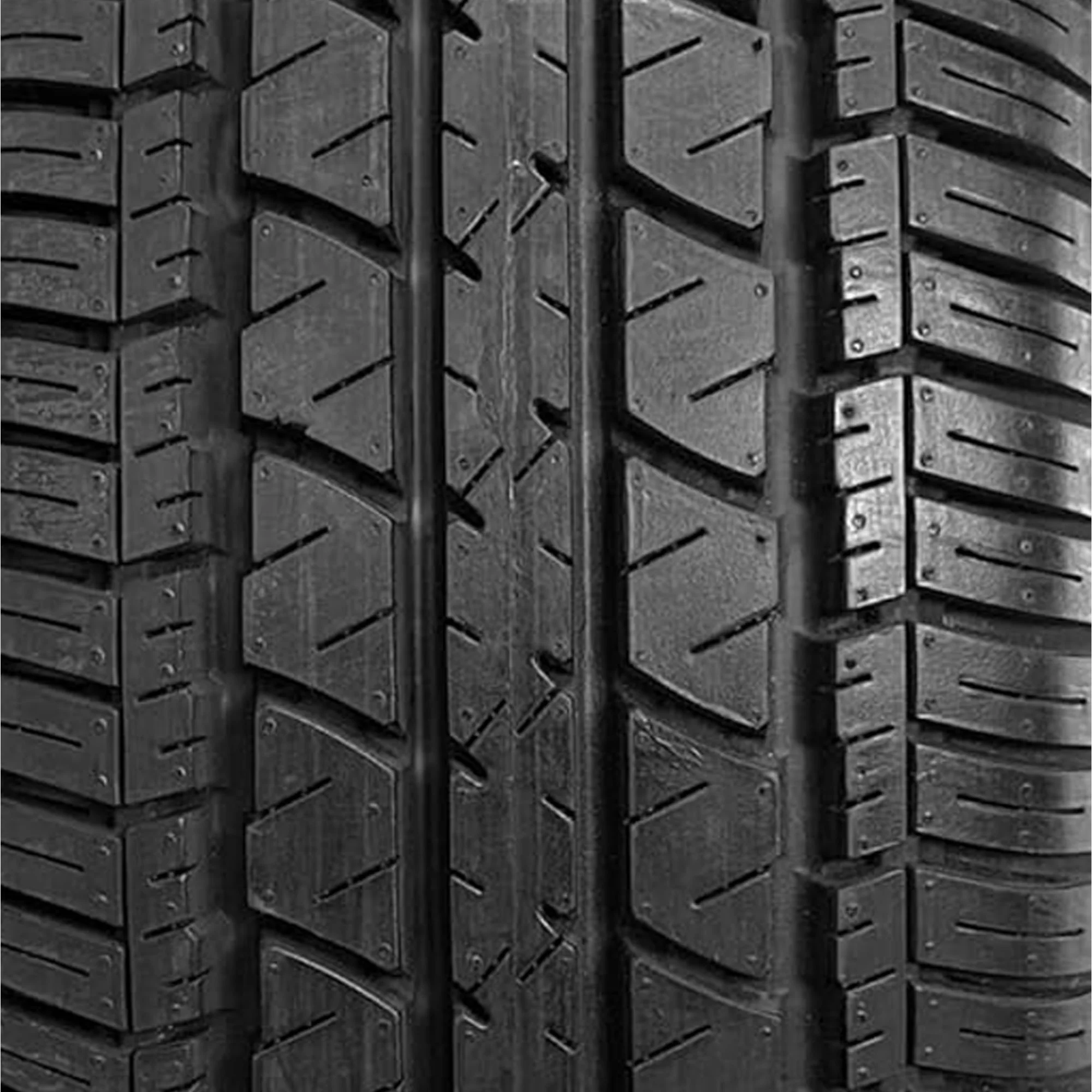 Travelstar UN106 All-Season 235/75R15 105S Passenger Tire