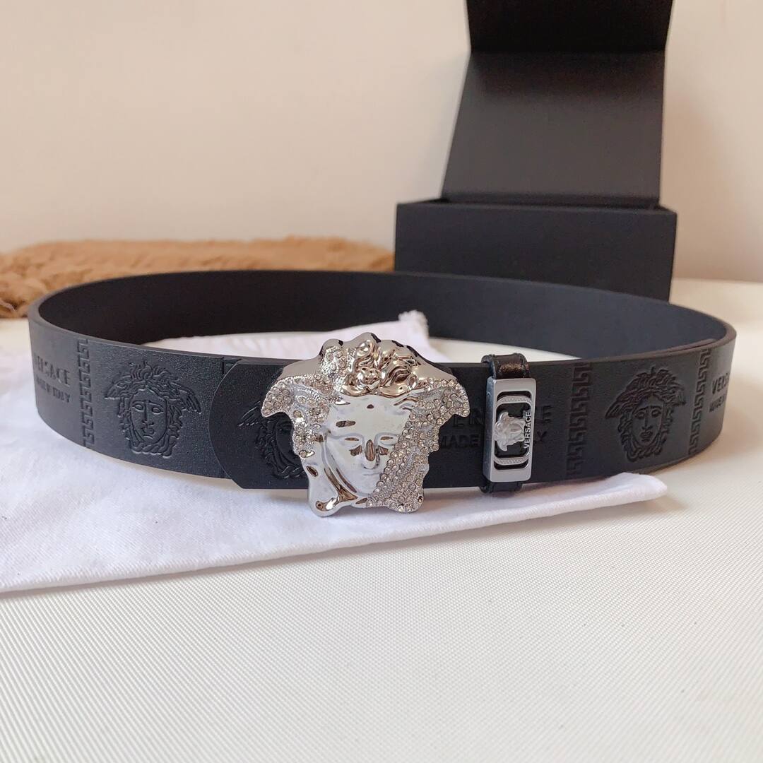 VERSACE   輸入牛革メドゥーサ型押し