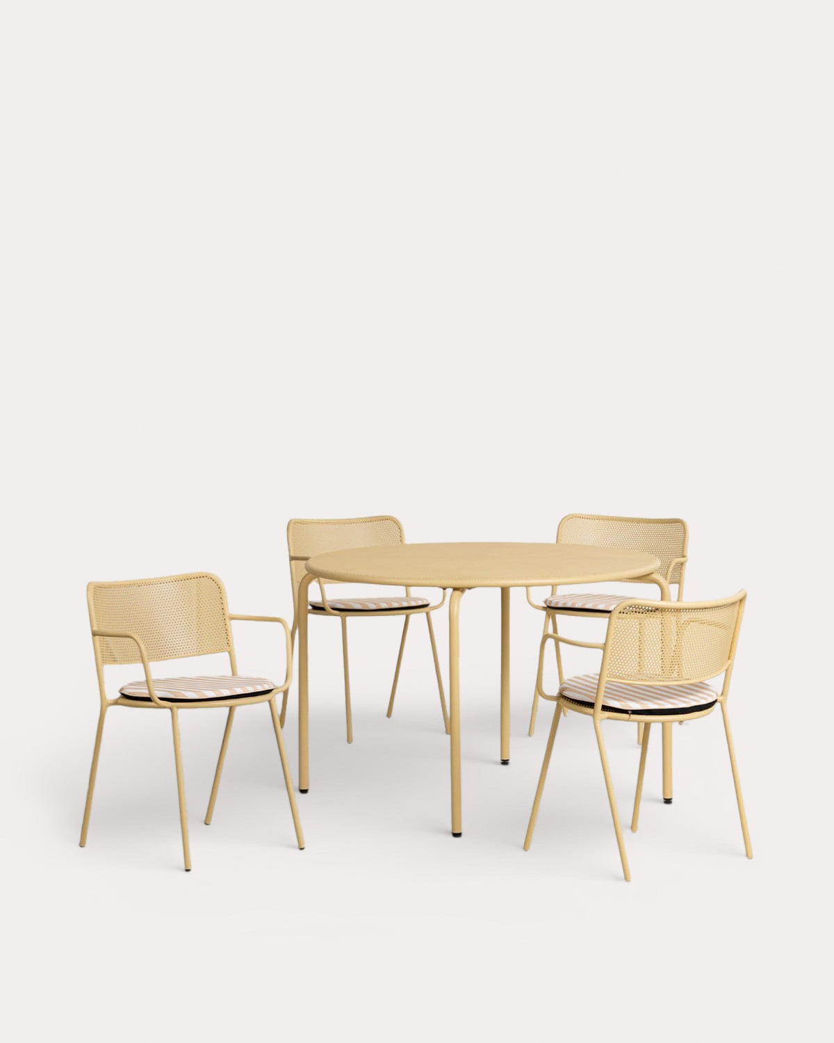 Dorothea - Set de Mesa Redonda (Ø110 cm) y 4 Sillas con Reposabrazos de Metal Dorothea de Exterior