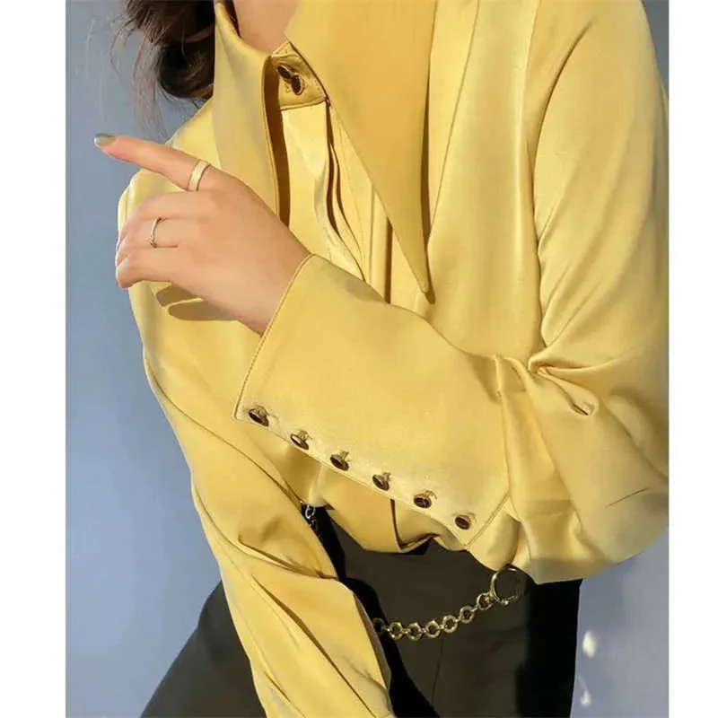 Chemisier en satin uni pour femmes avec col moderne et poignets à boutons