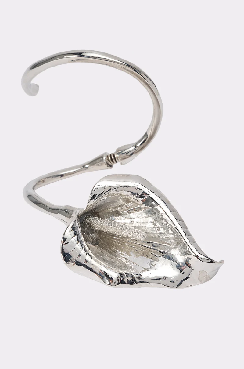 TULIP BRACELET CUFF IN SILVER - Akira Store