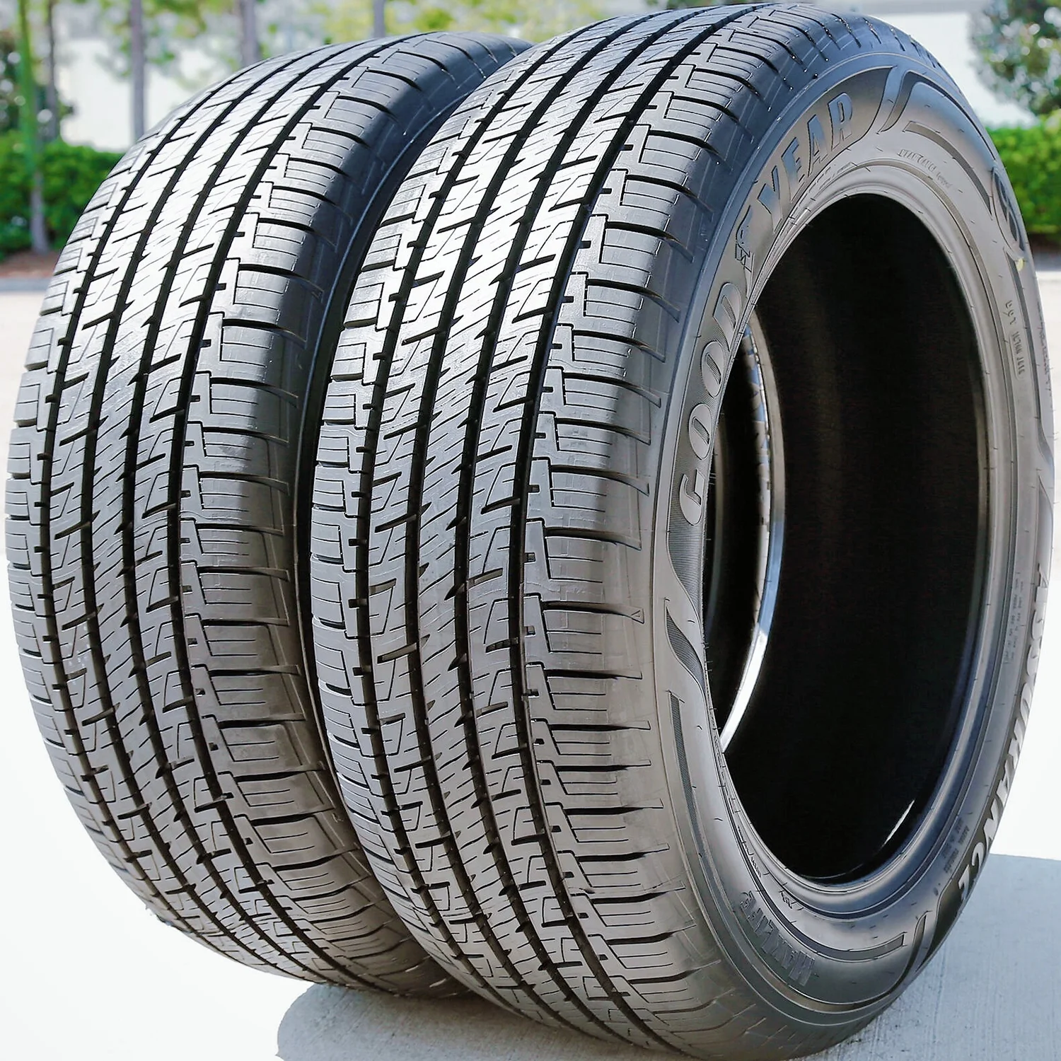 Set of 4 Goodyear Assurance Maxlife 235/55R17 99H a/S All-Season Tires