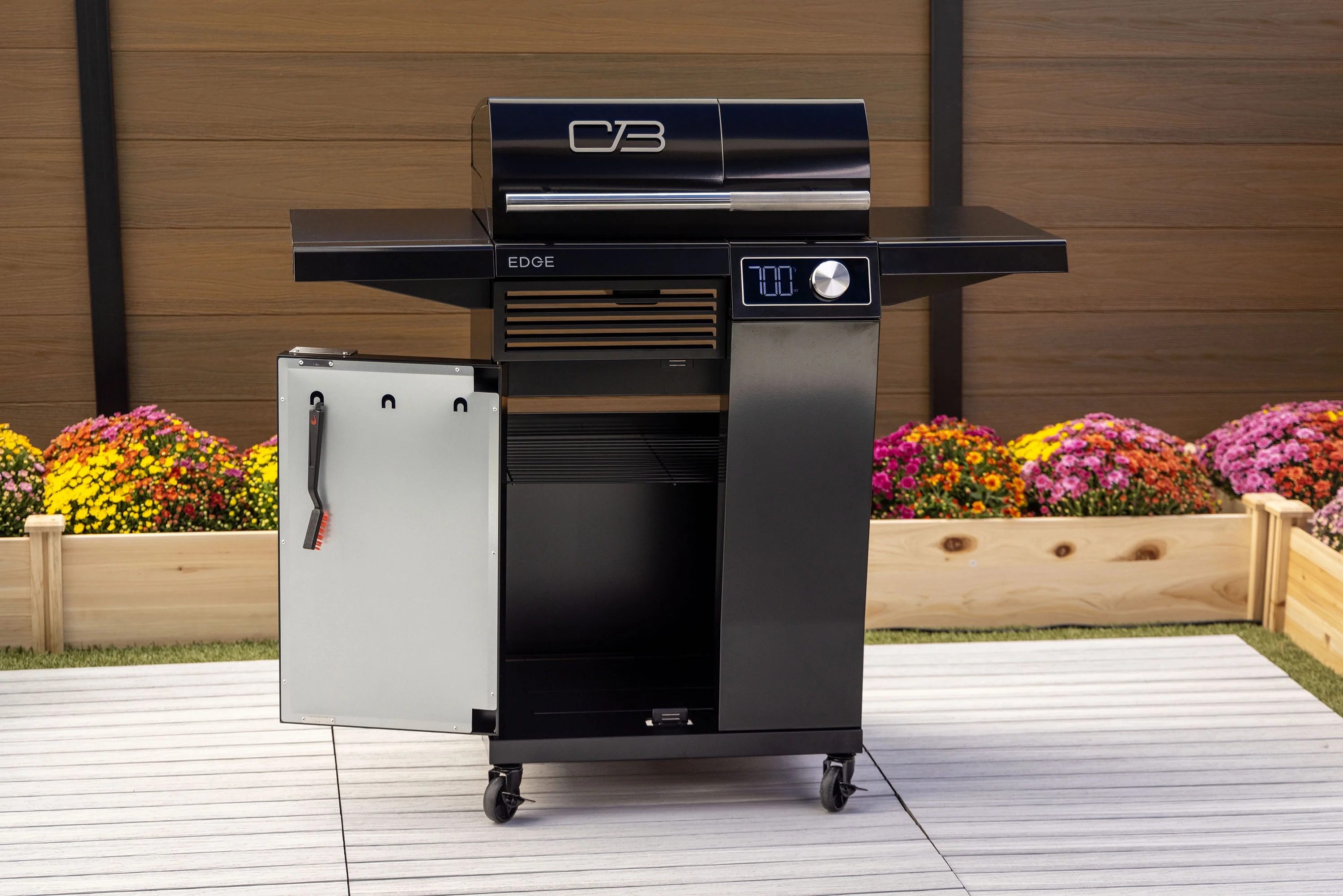 Charbroil Edge Electric Grill in Black