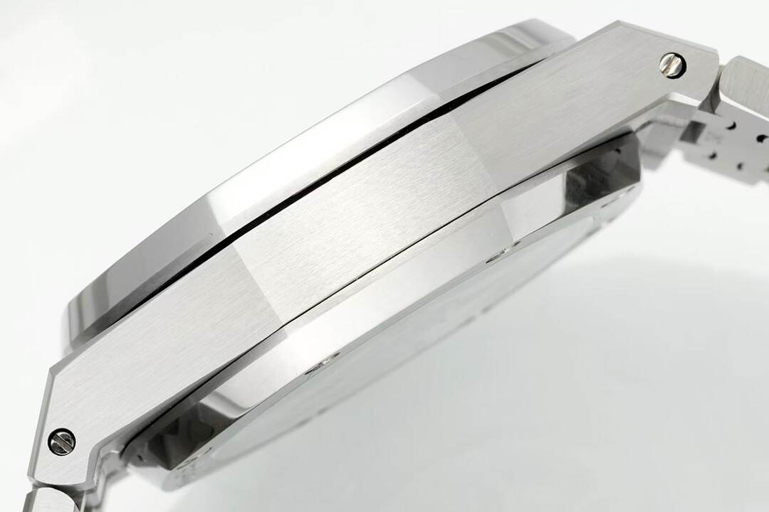 Audemars Piguet APオーデマピゲ ロイヤルオーク オフショア メンズ スポーツウォッチ ホワイト