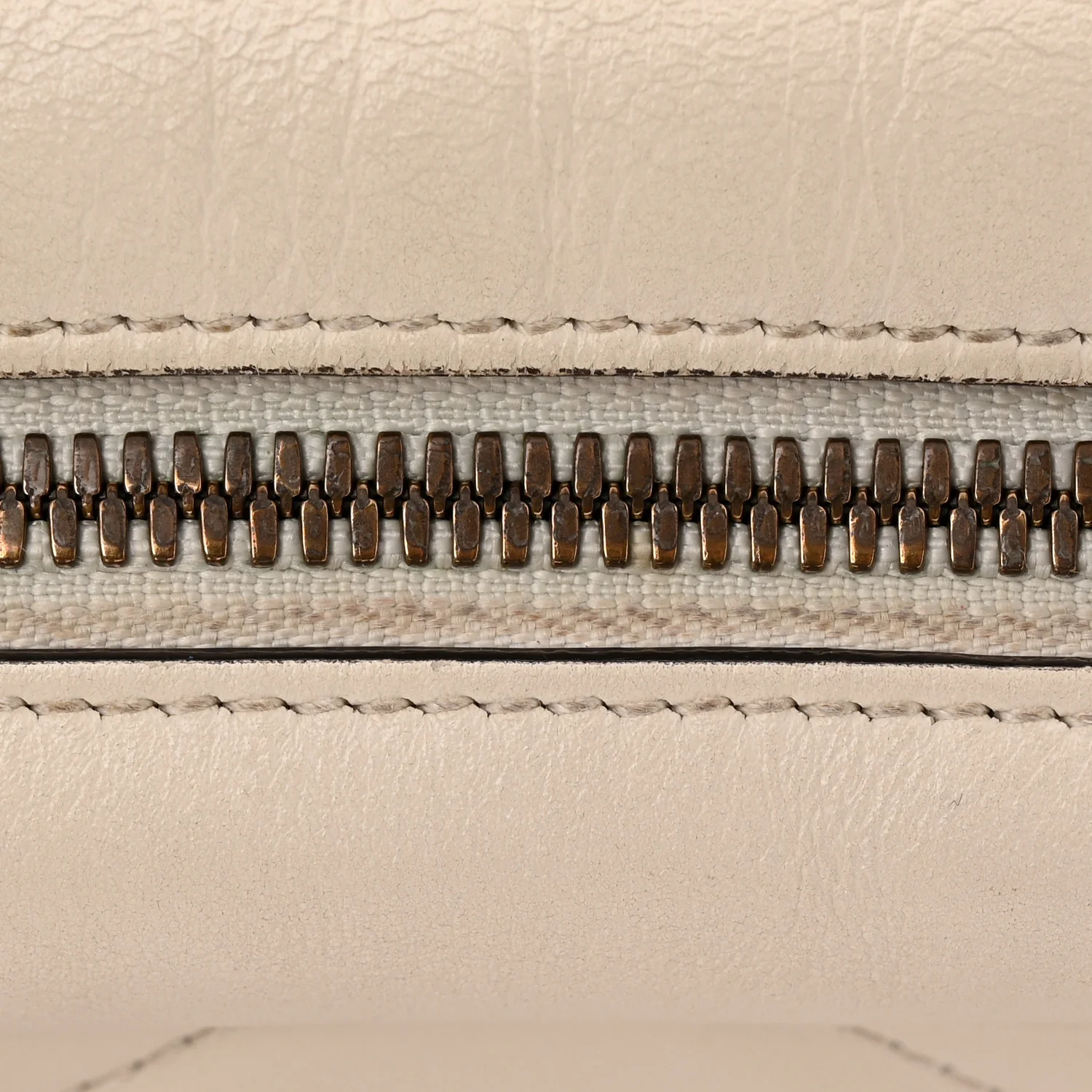 Calfskin Matelasse Small GG Marmont Chain Shoulder Bag White
