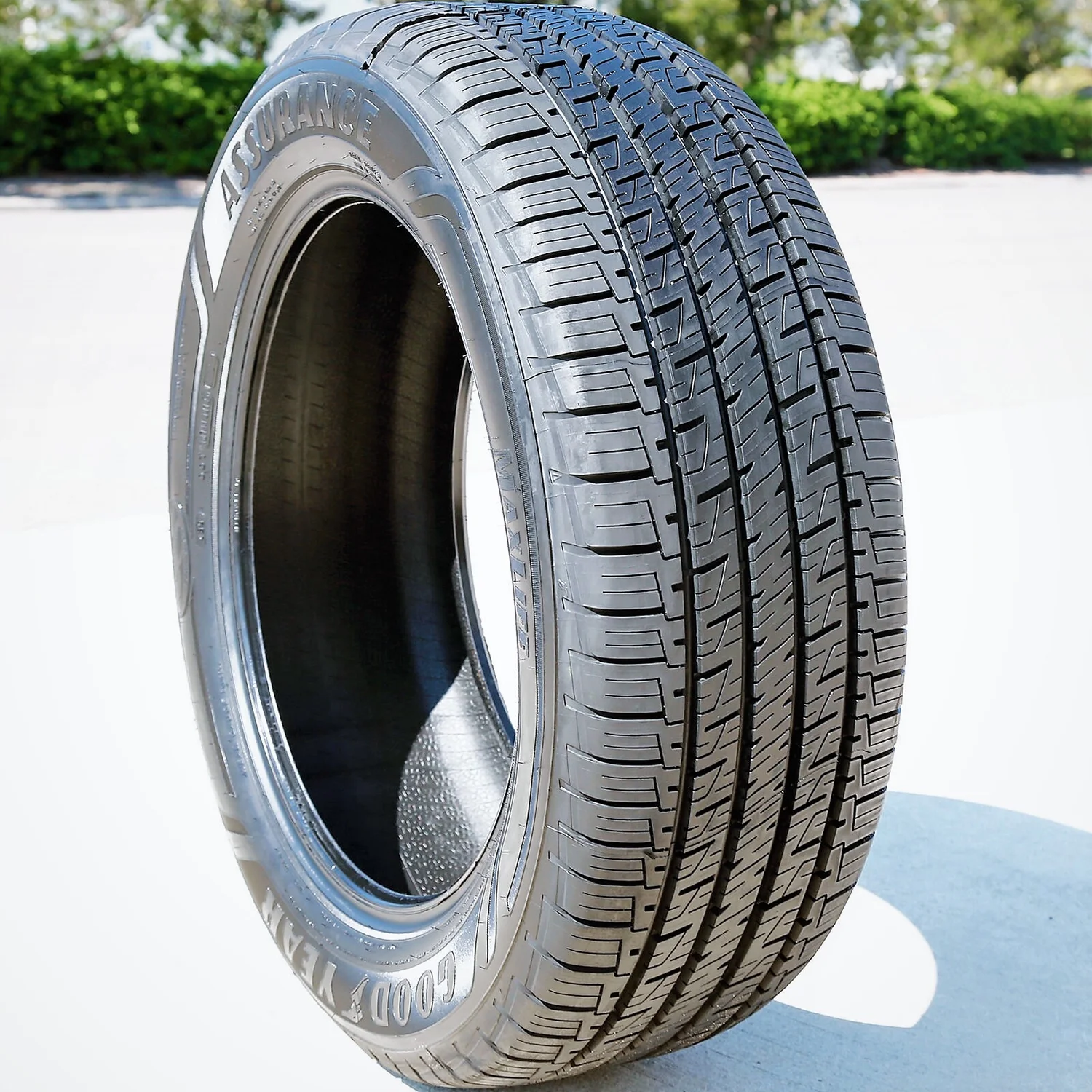 Set of 4 Goodyear Assurance Maxlife 235/55R17 99H a/S All-Season Tires