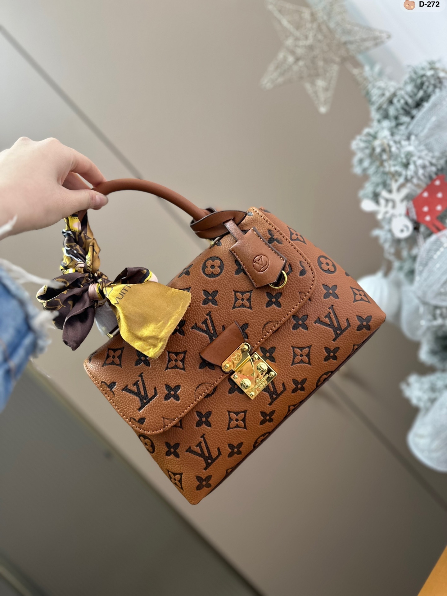 Louis madeleine bb bag size : 24*8*16 cm