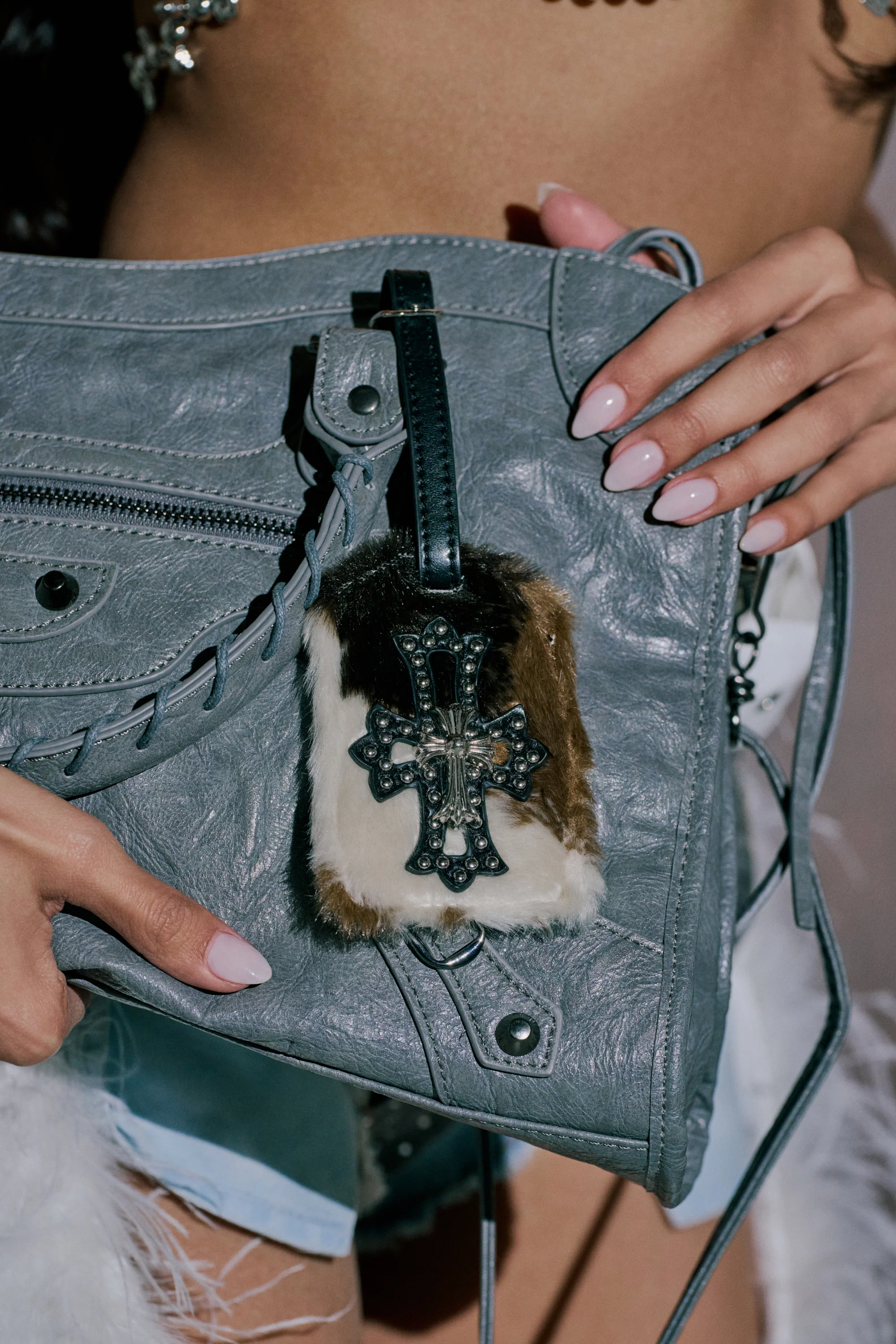 HIGH STANDARDS FAUX FUR LUGGAGE TAG - Akira Store