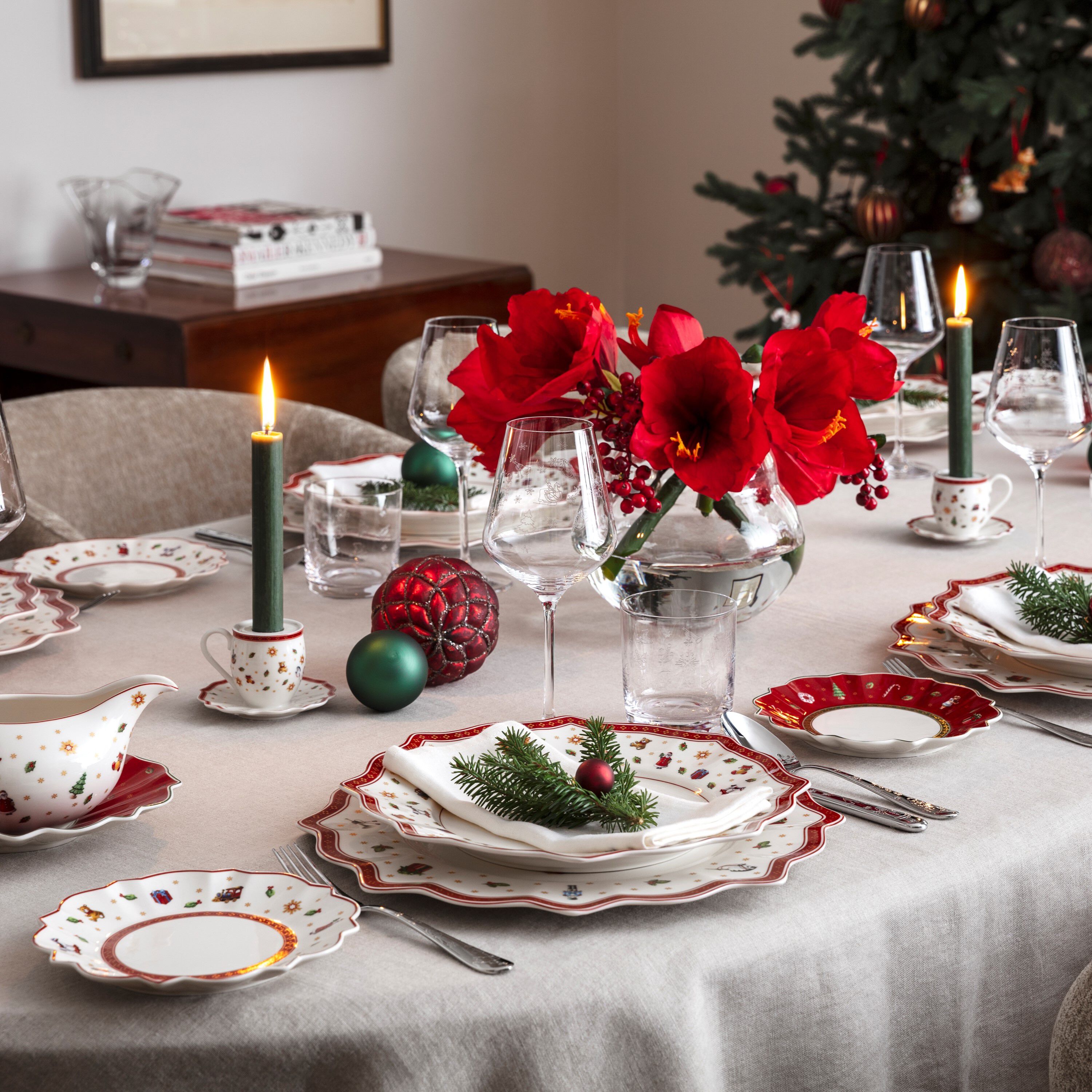 Toy's Delight Appetizer/ Bread Plate - Red, 7.1'', Premium Porcelain