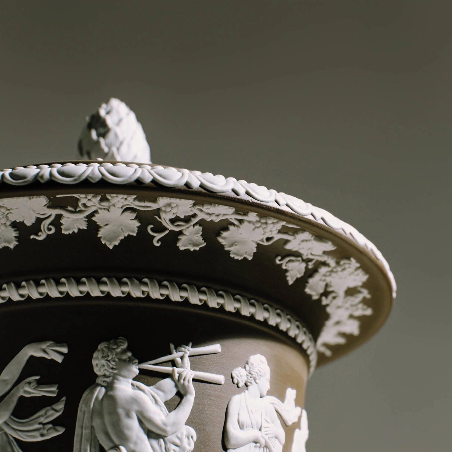 Borghese Vase Marsh Green